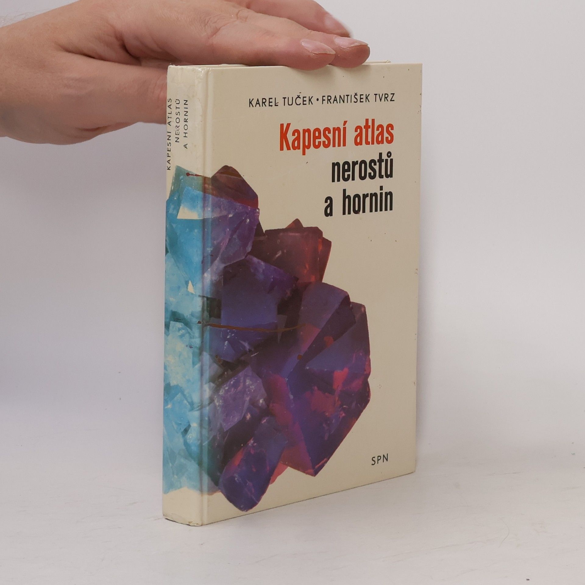 Karel Tuček Kapesní atlas nerostů a hornin