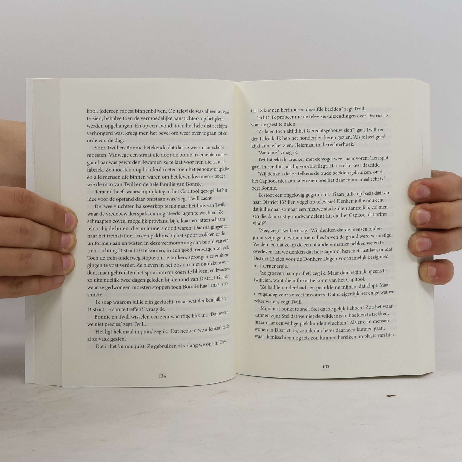Suzanne Collins De Hongerspelen - 2: Vlammen
