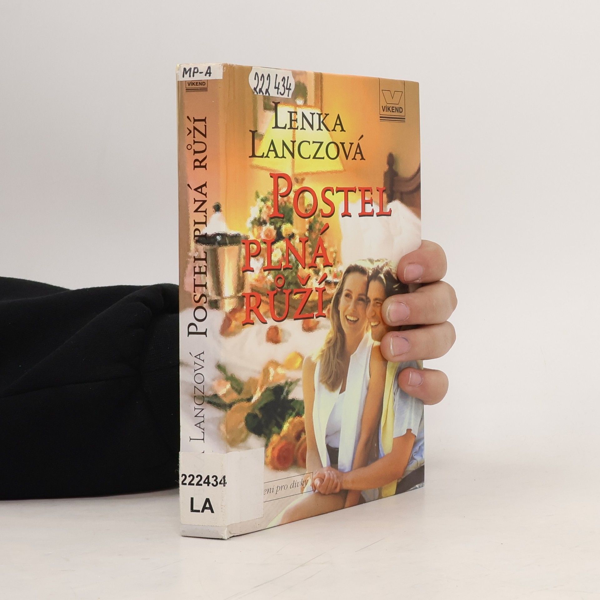 Lenka Lanczová Postel plná růží