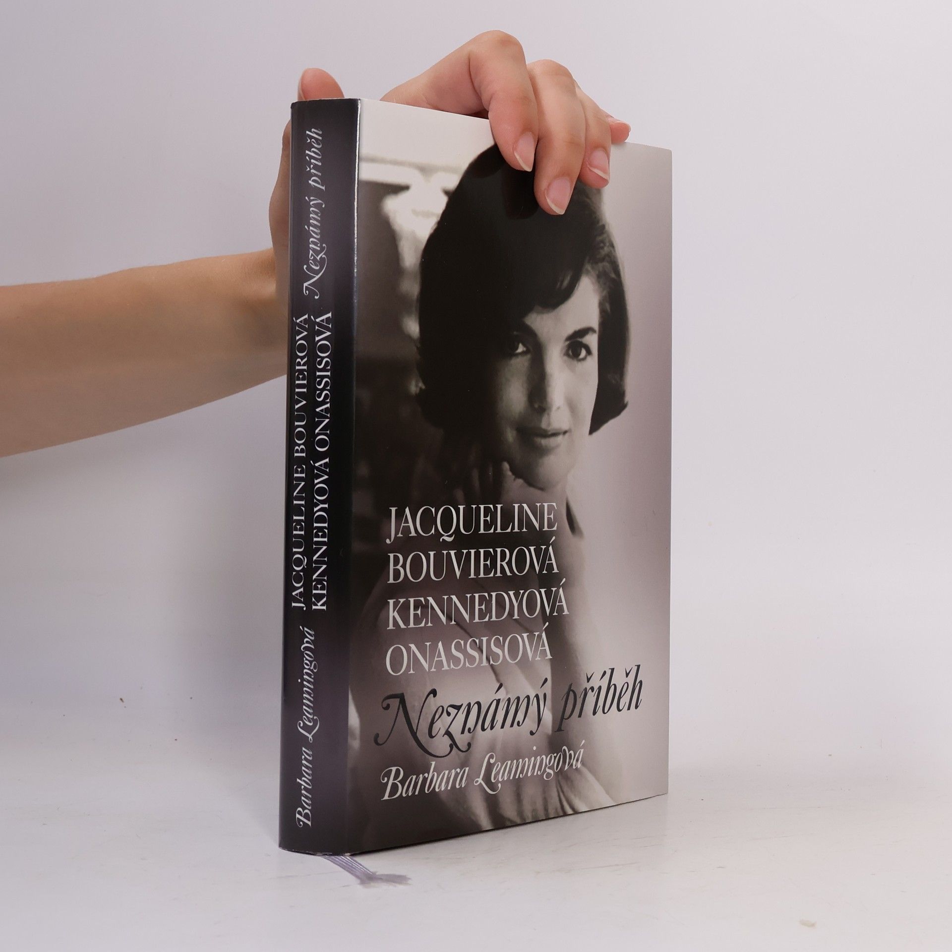 Jacqueline Bouvierová Kennedyová Onassisová. Neznámý příběh