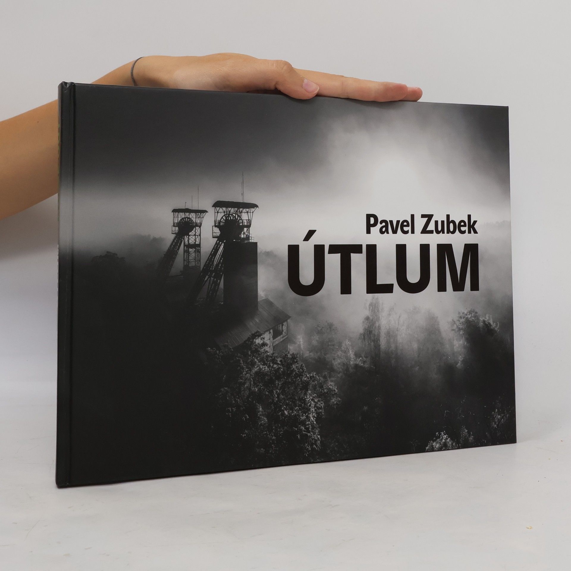 Útlum