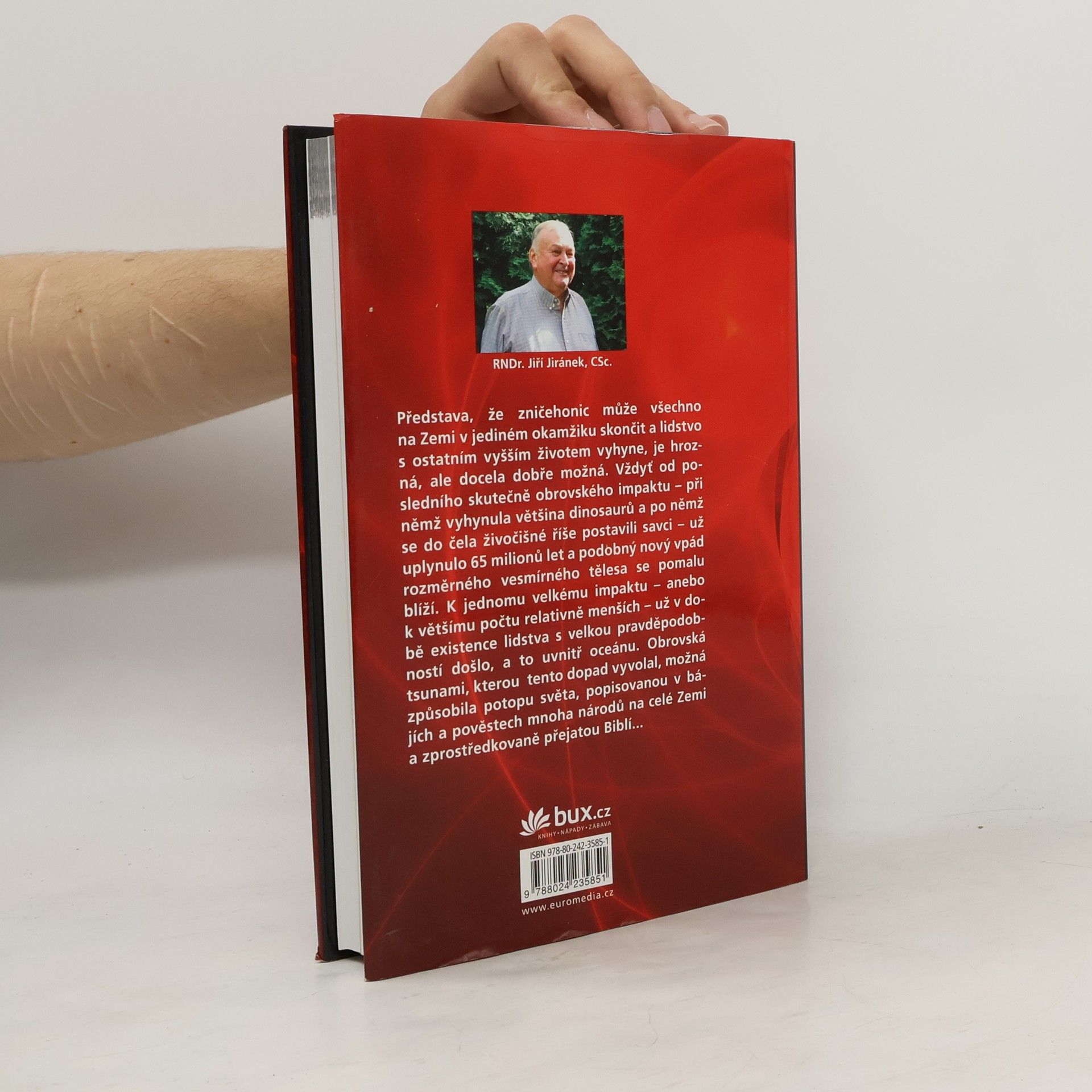 Jiří Jiránek Země jako vesmírný terč : minulost a budoucnost srážek Země s vesmírnými tělesy