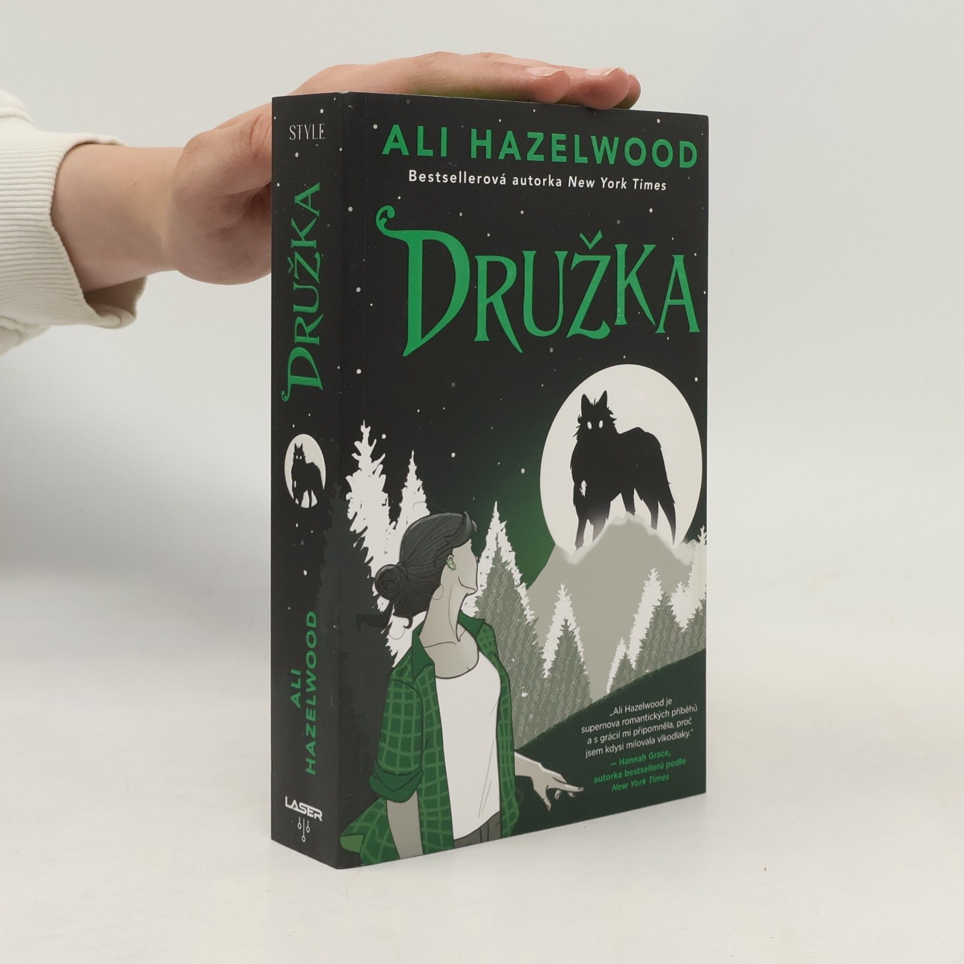 Ali Hazelwood Družka