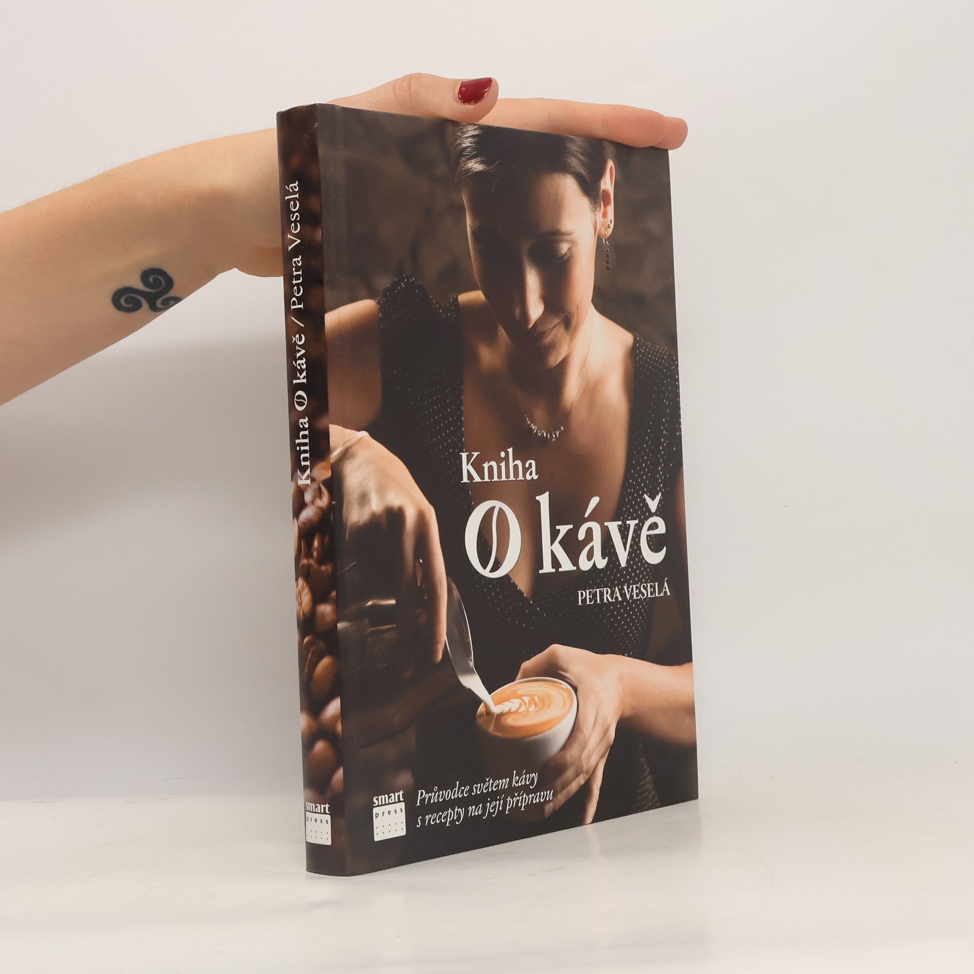Petra Davies Veselá Kniha o kávě. Průvodce světem kávy s recepty na její přípravu