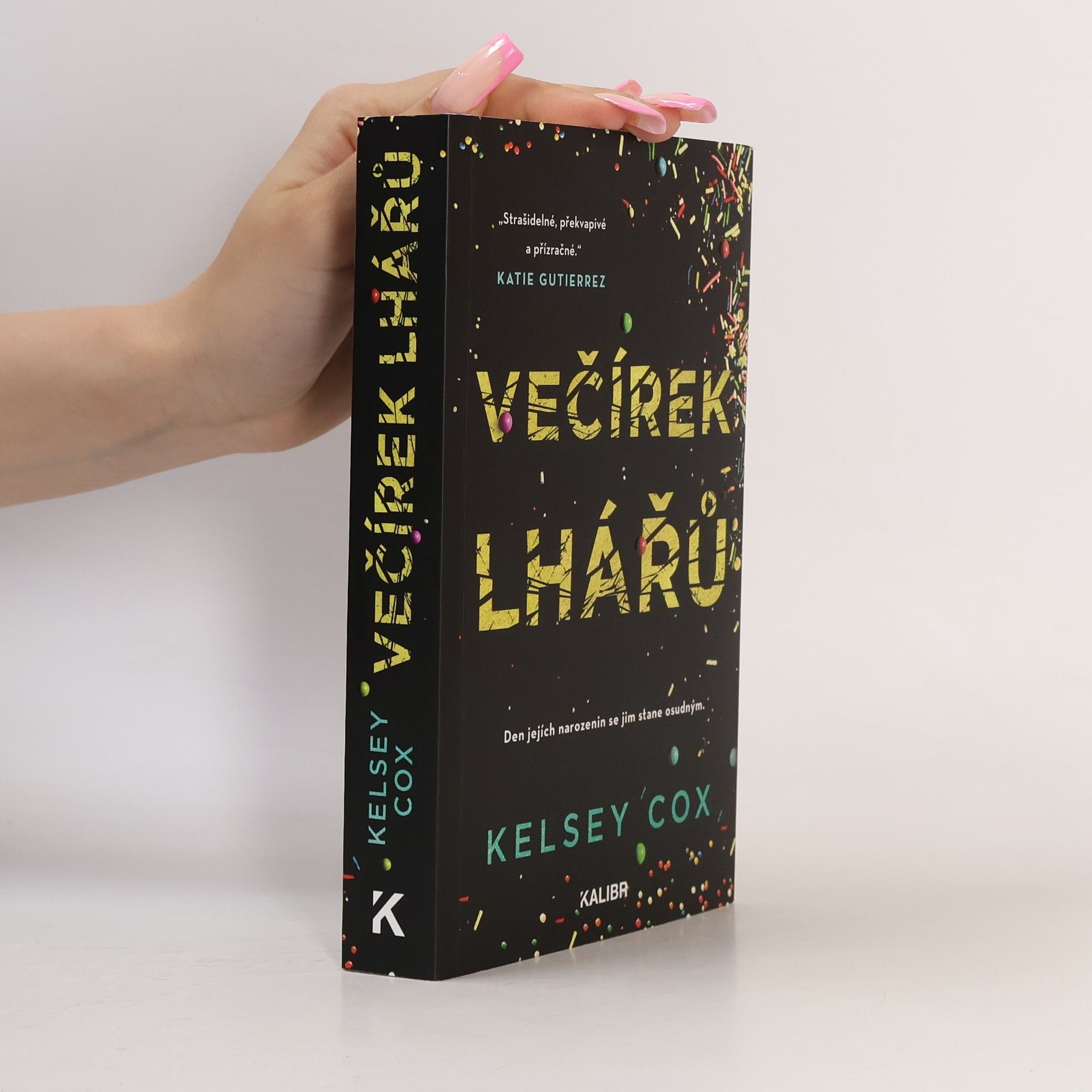 Kelsey Cox Večírek lhářů