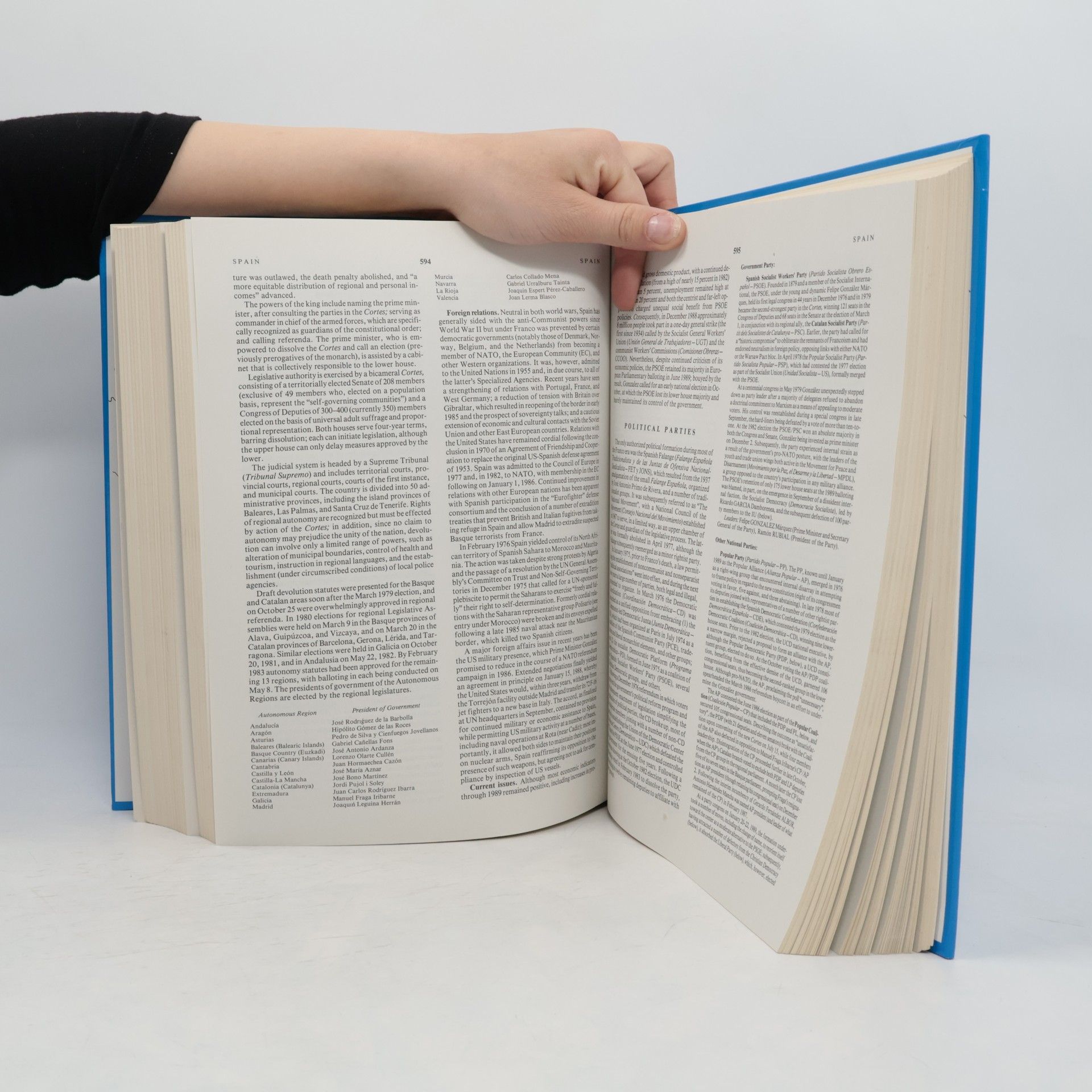 Autorenkollektiv Poilitical Handbook of the World 1990