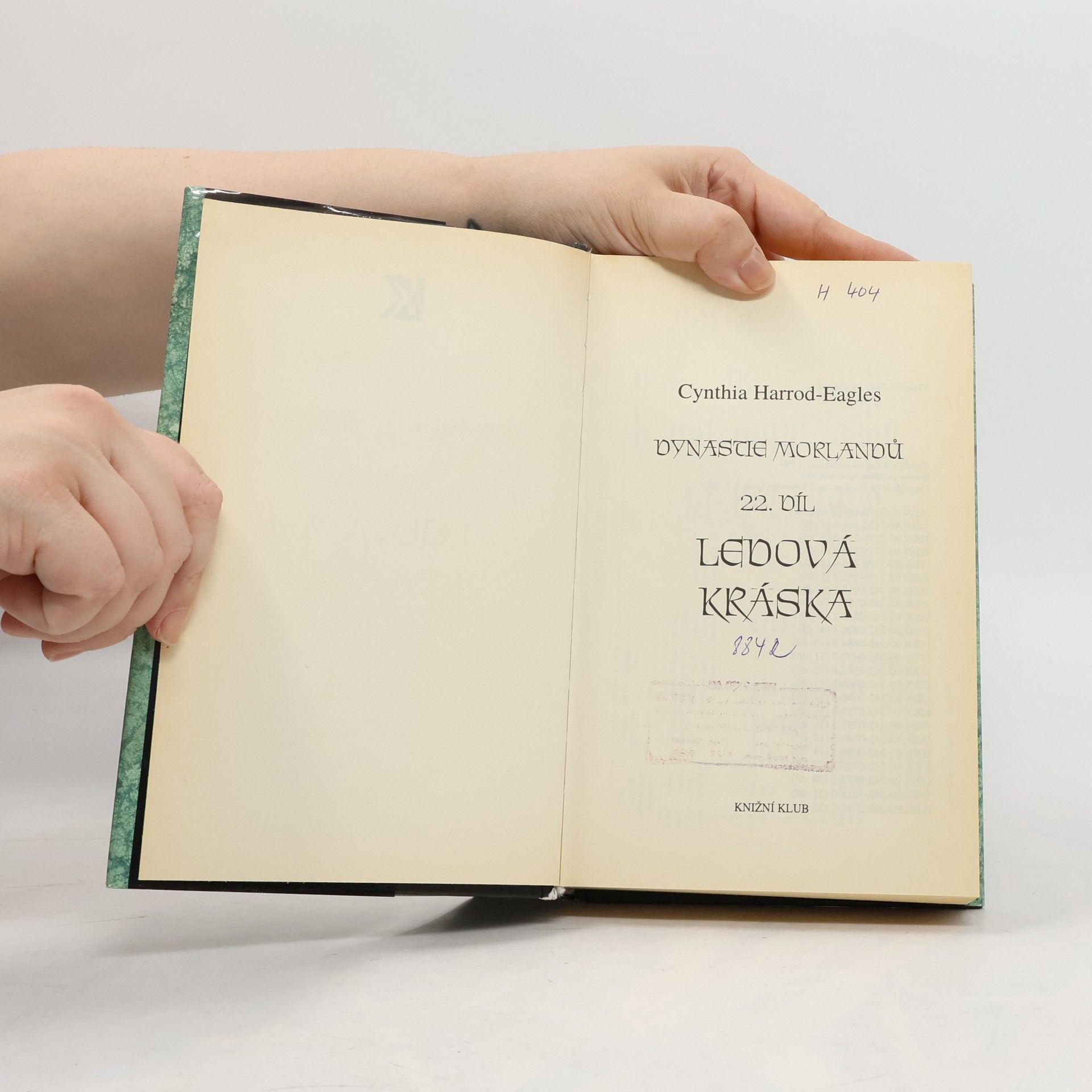 Cynthia Harrod-Eagles Ledová kráska. Dynastie Morlandů. 22. díl