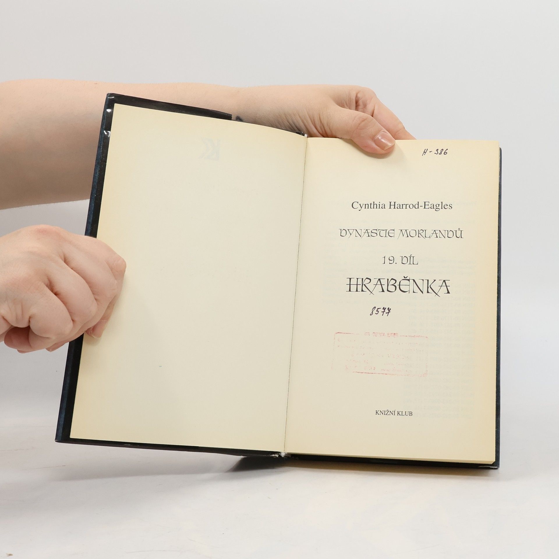 Cynthia Harrod-Eagles Hraběnka. Dynastie Morlandů. 19. díl