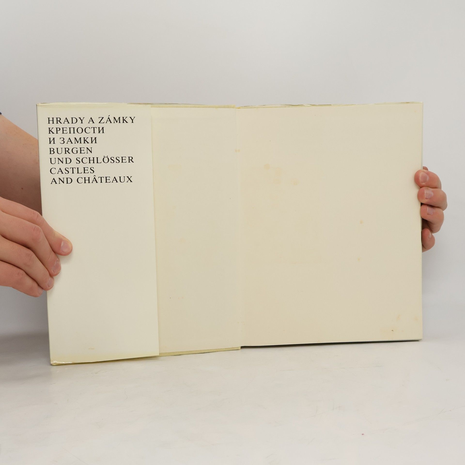 Autores varios Hrady a zámky