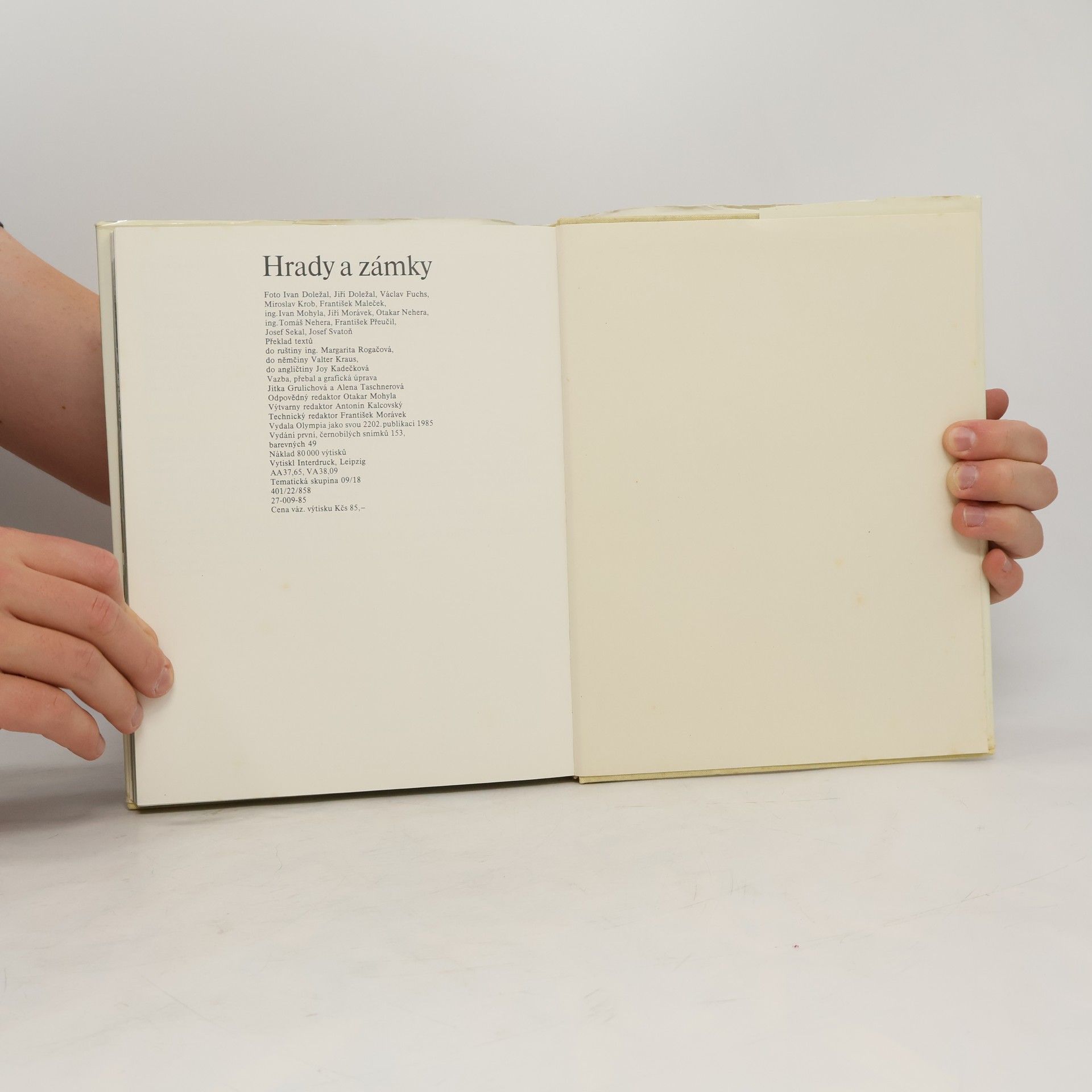 Autores varios Hrady a zámky