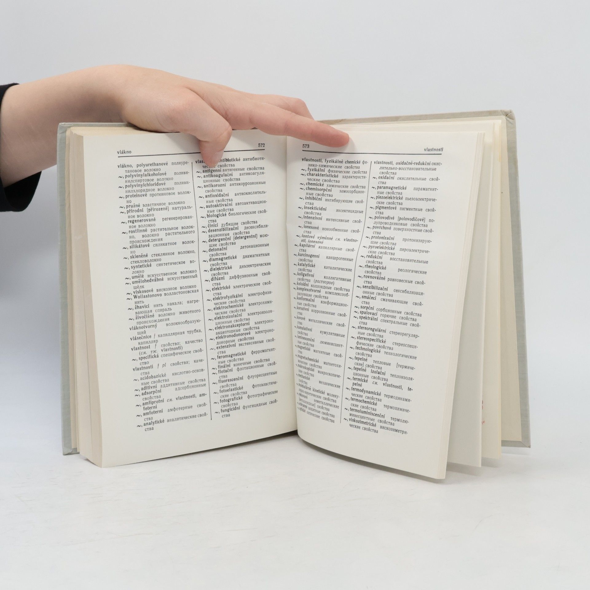 Various authors Česko-ruský chemický slovník