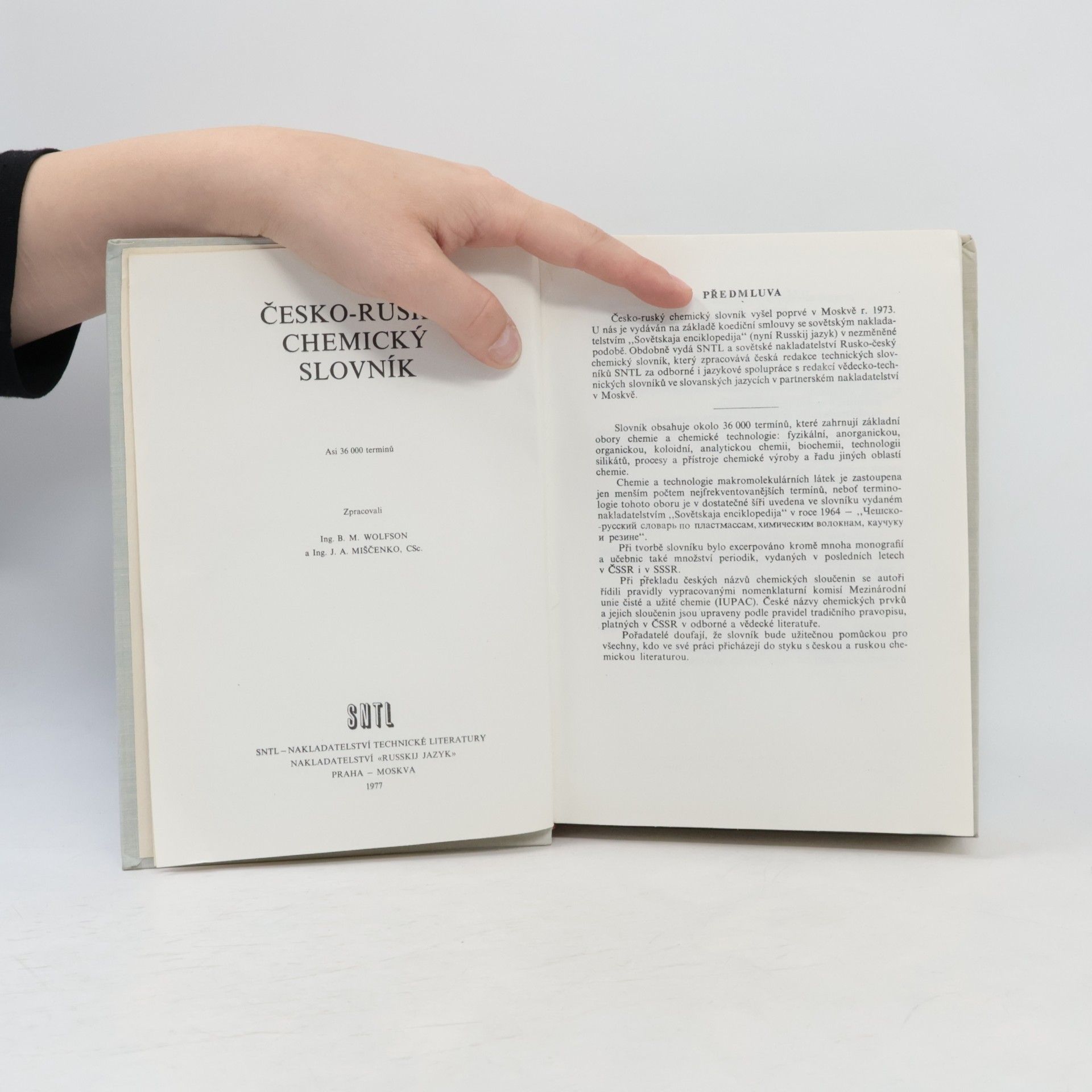 Various authors Česko-ruský chemický slovník