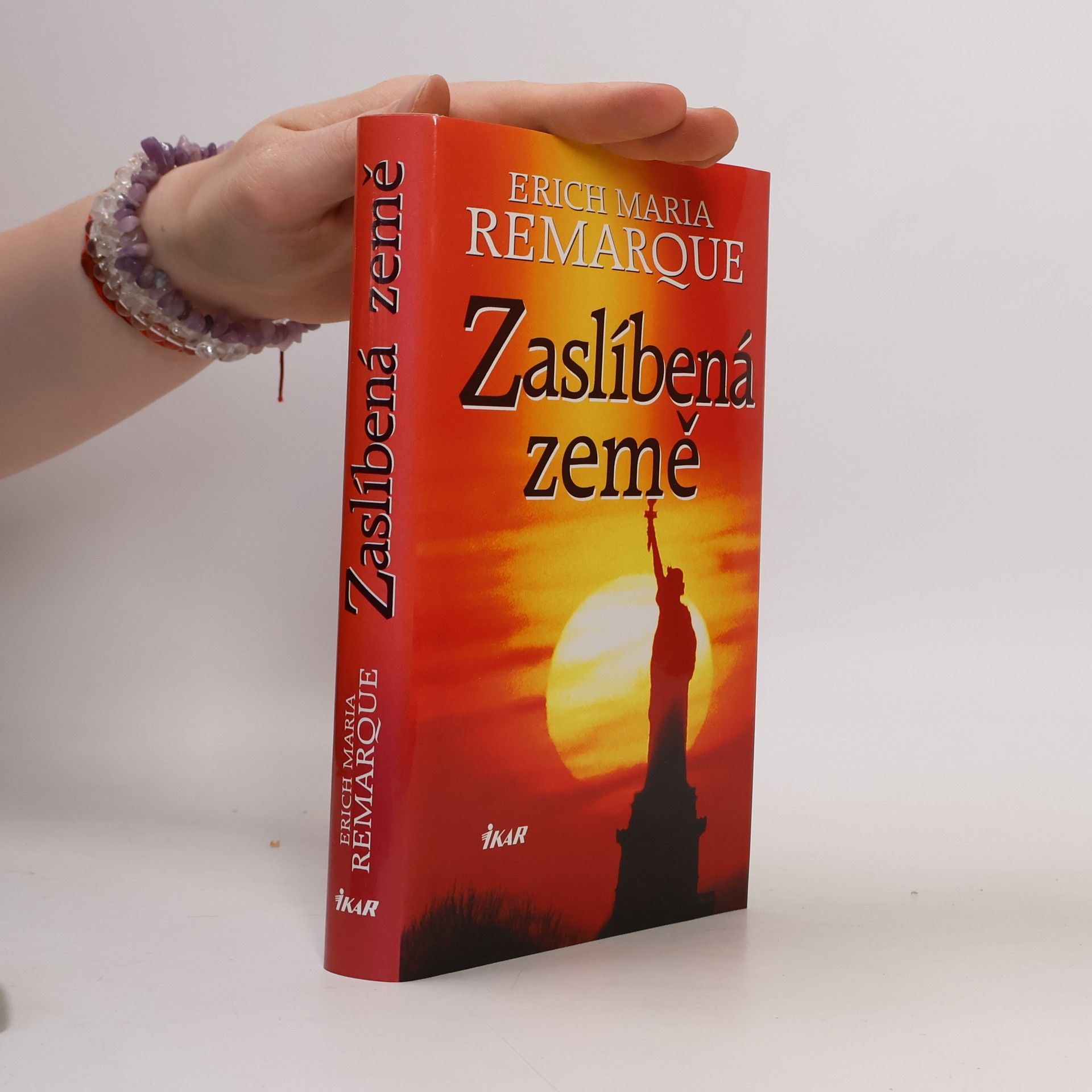 Erich Maria Remarque Zaslíbená země