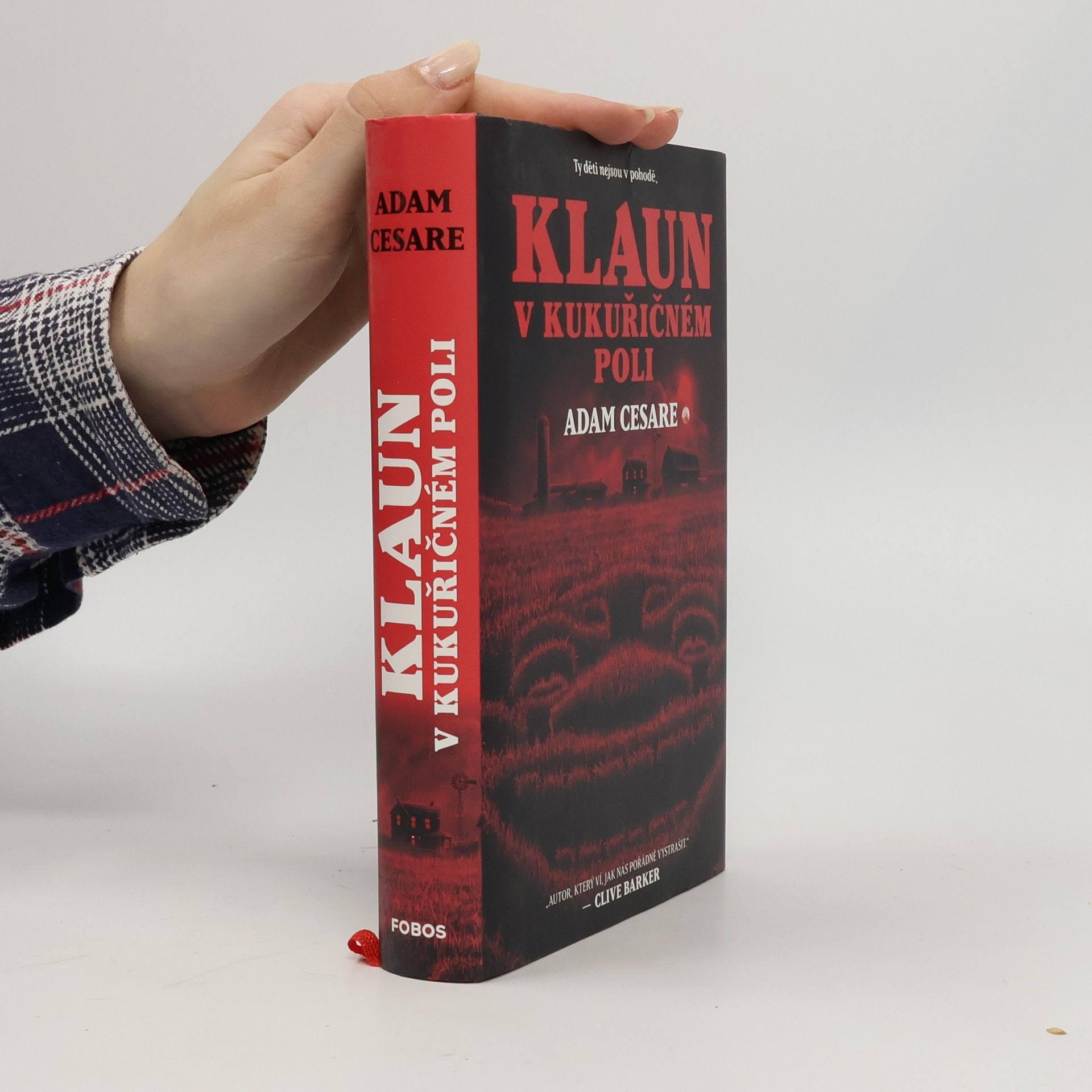 Adam Cesare Klaun v kukuřičném poli