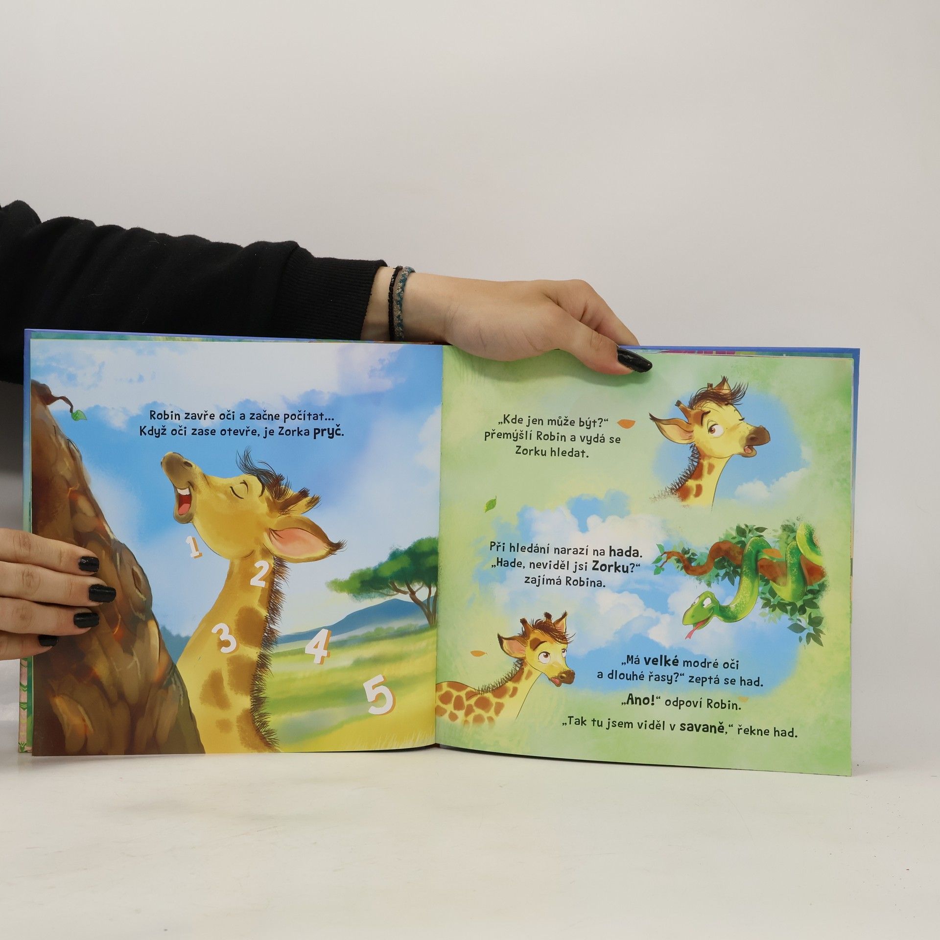 Elena Mellano Žirafky si hrají na schovávanou