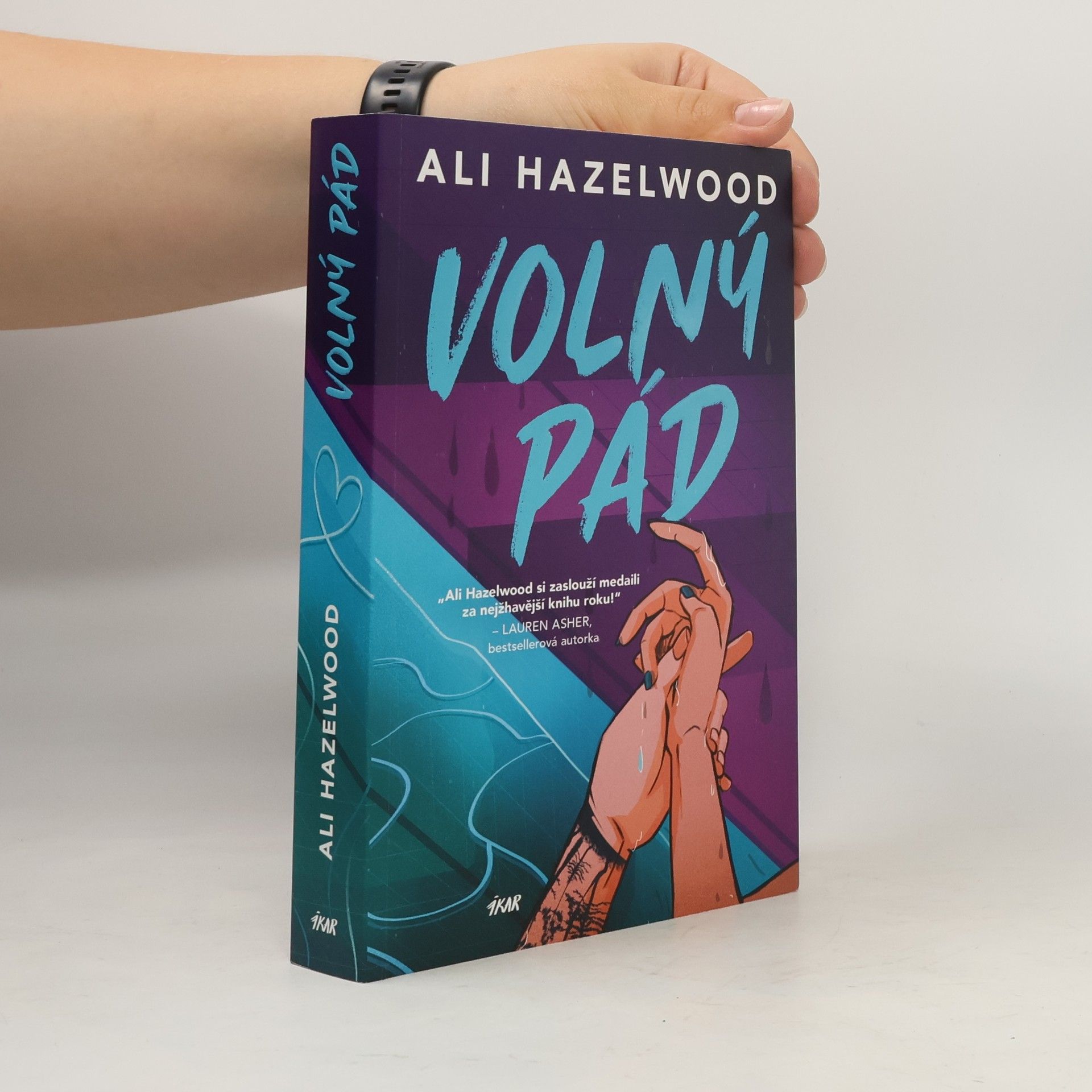 Ali Hazelwood Volný pád