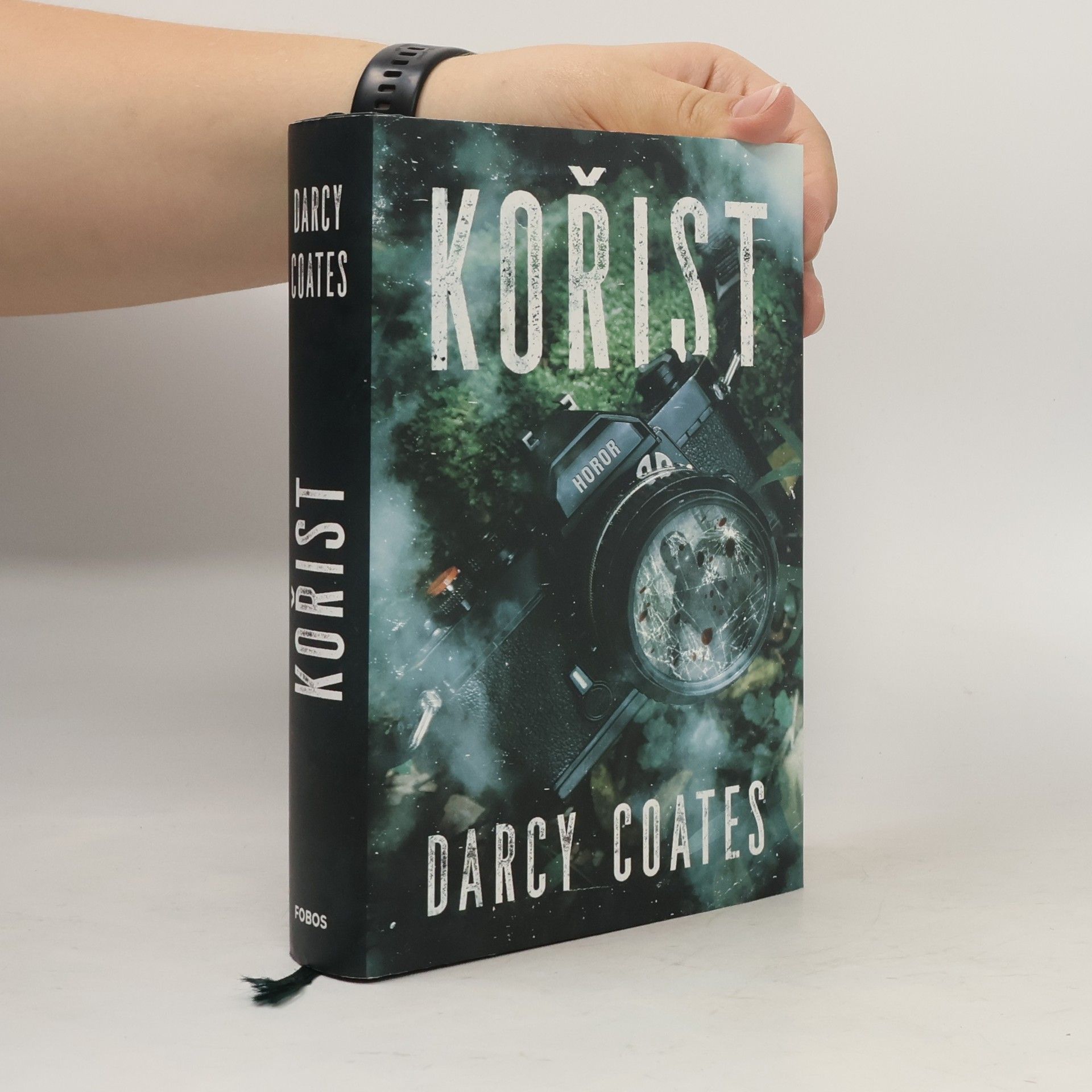 Darcy Coates Kořist