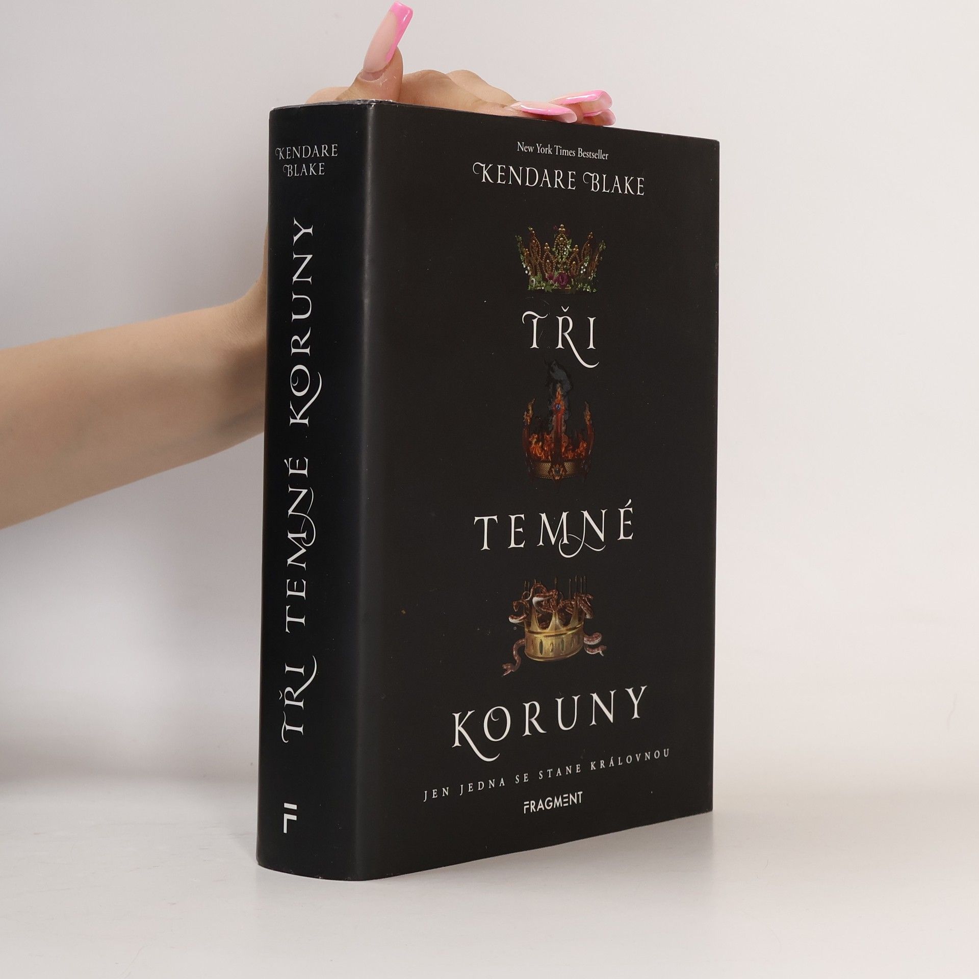 Kendare Blake Tři temné koruny