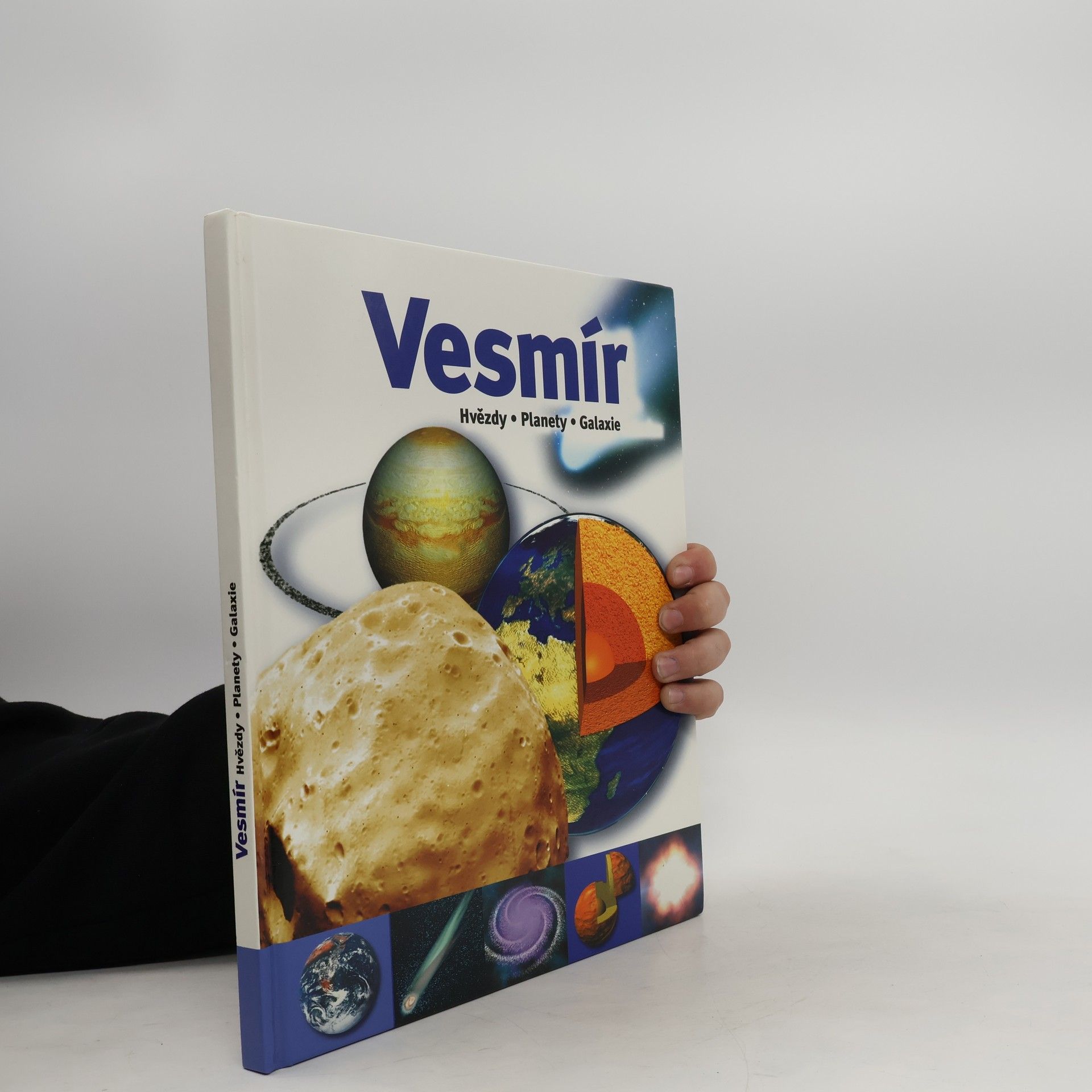 Autorenkollektiv Vesmír