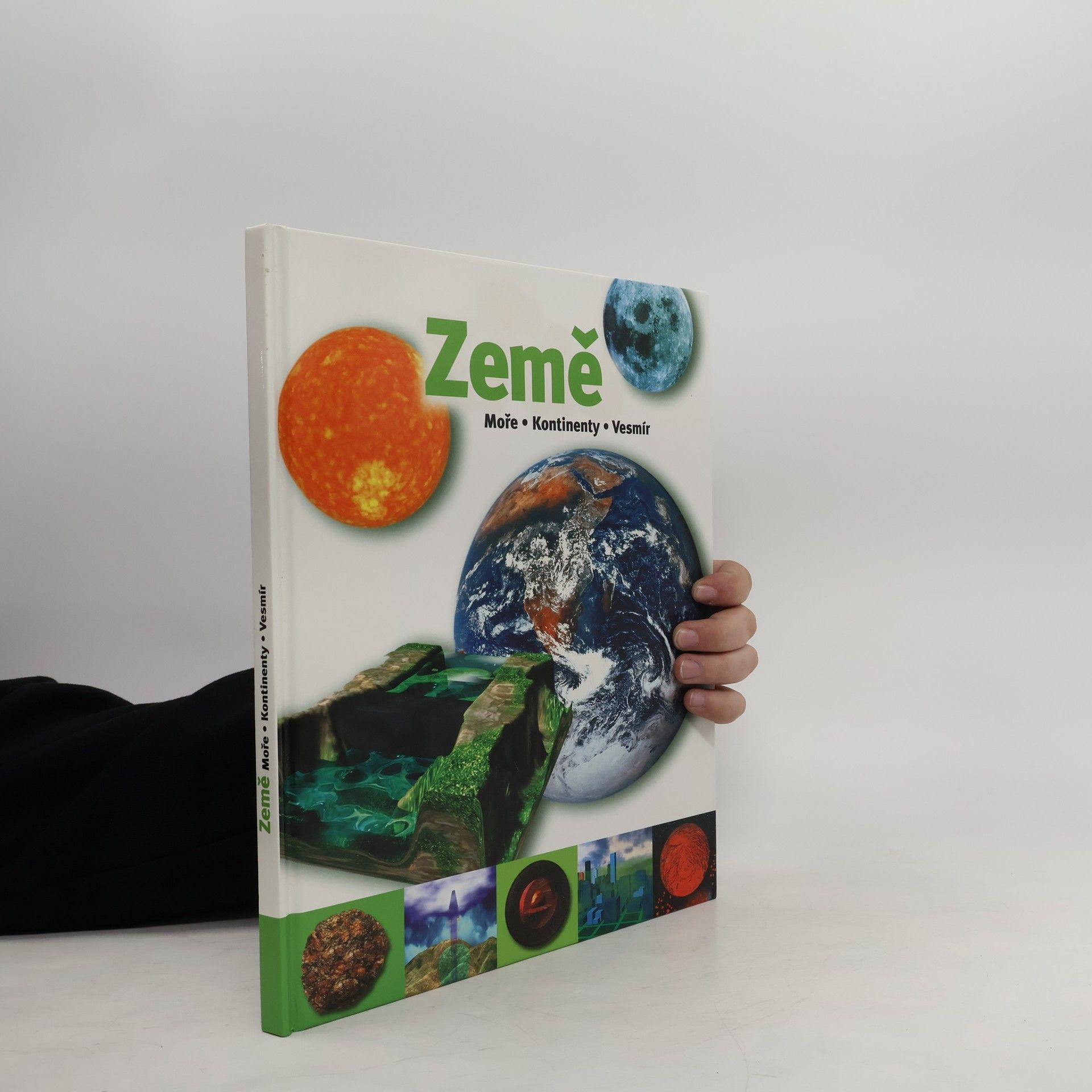 Kolektiv autorů Země. Moře, kontinenty, vesmír