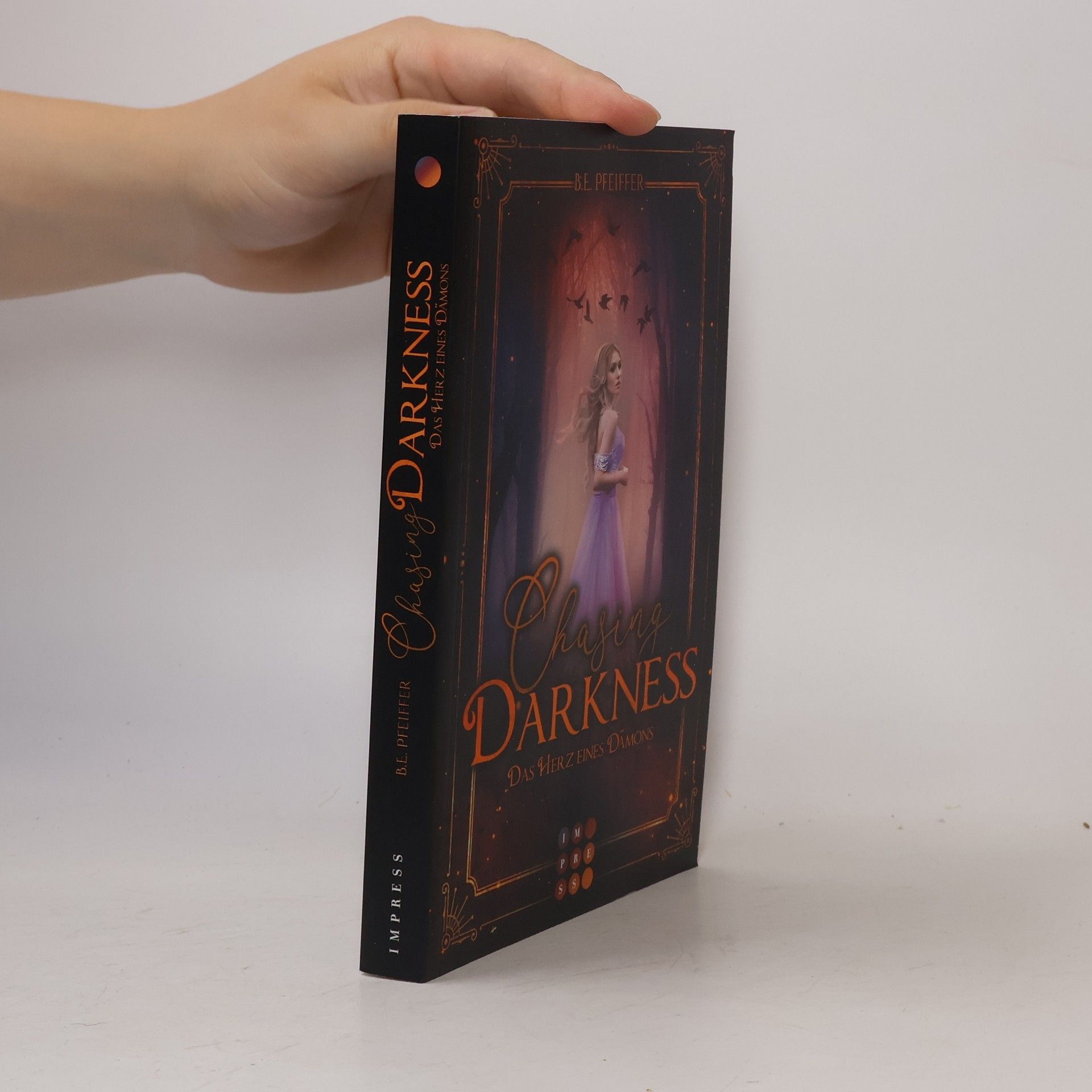 B. E. Pfeiffer Chasing Darkness. Das Herz eines Dämons