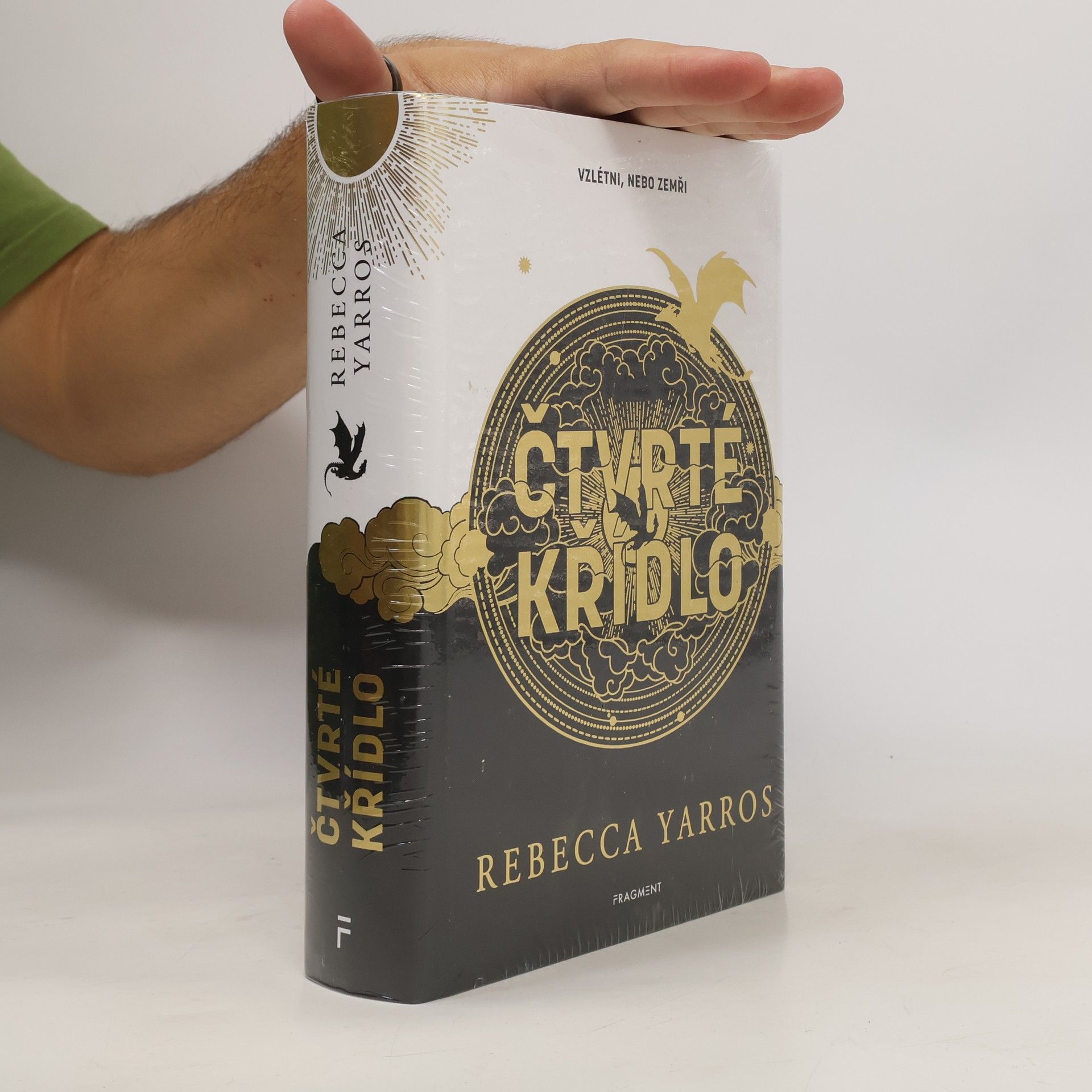 Rebecca Yarros Čtvrté křídlo