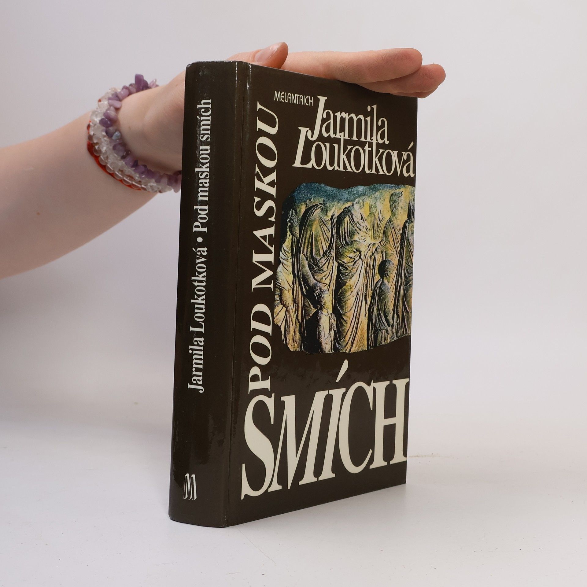 Jarmila Loukotková Pod maskou smích