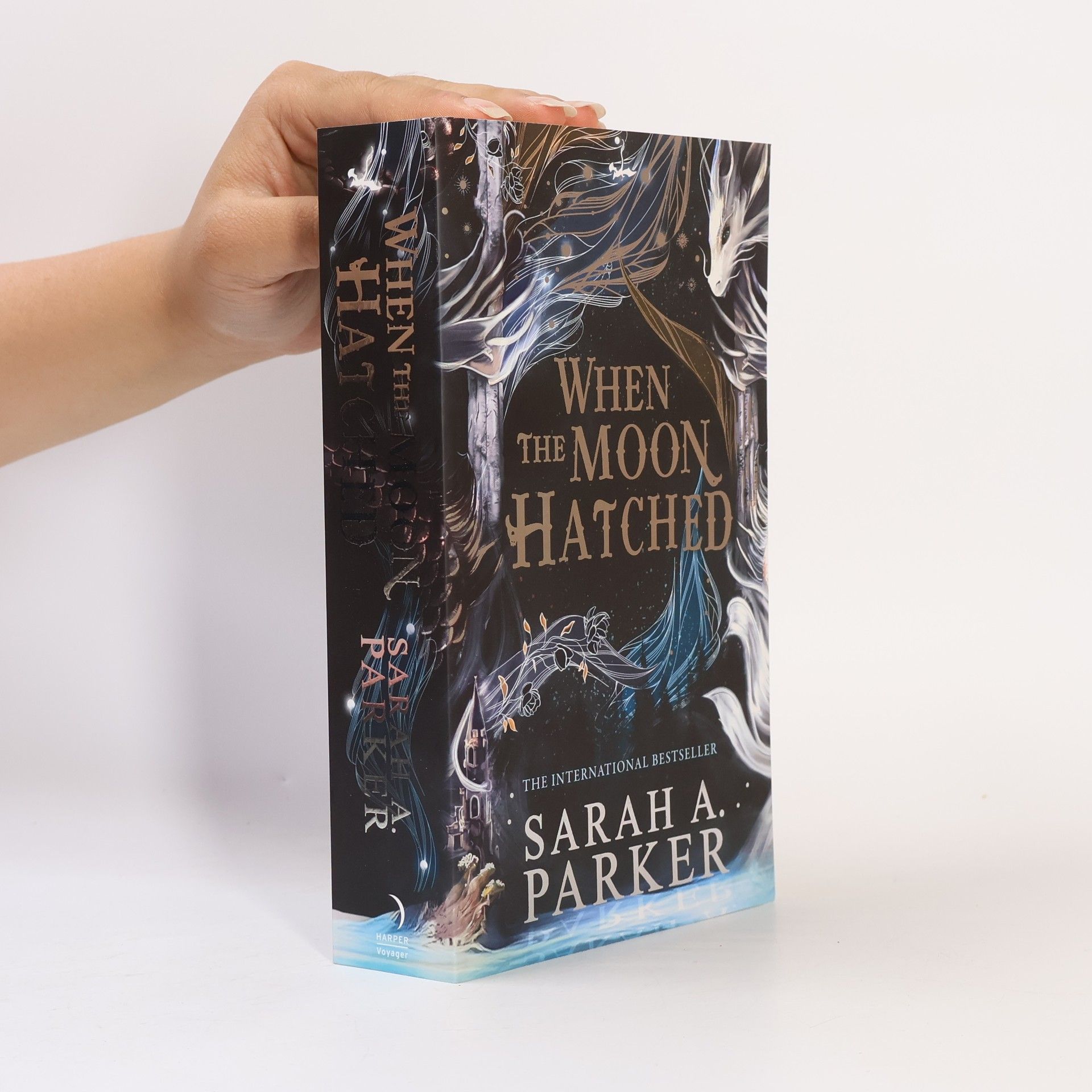 Sarah A. Parker When the Moon Hatched (The Moonfall Series, Book 1)