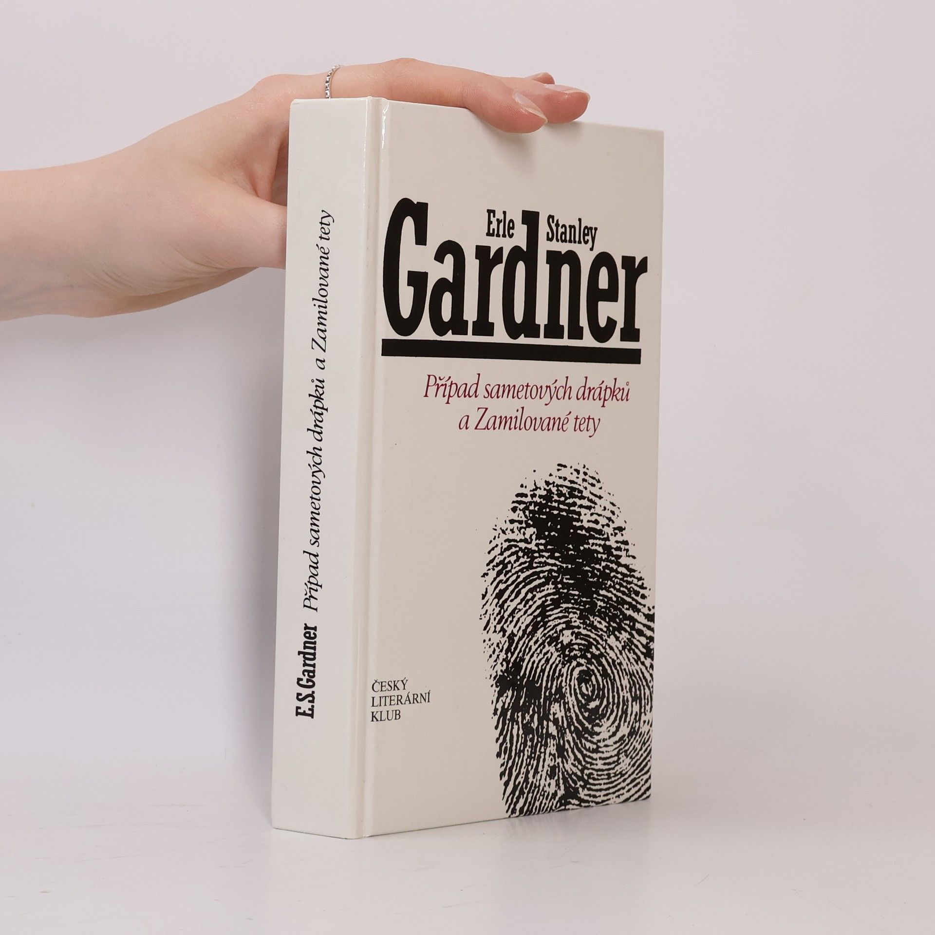 Erle Stanley Gardner Případ sametových drápků a Zamilované tety