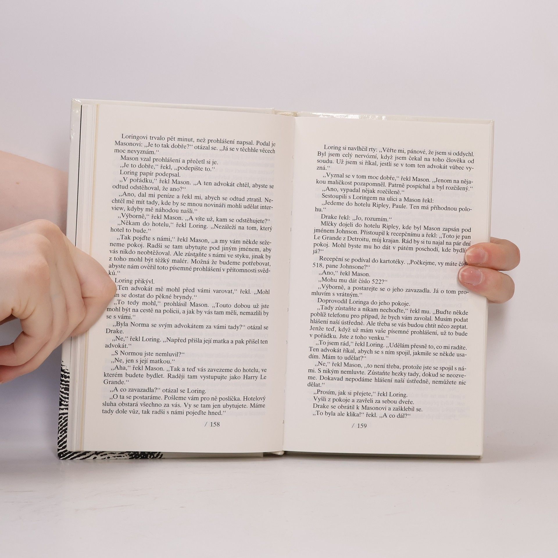 Erle Stanley Gardner Případ sametových drápků a Zamilované tety