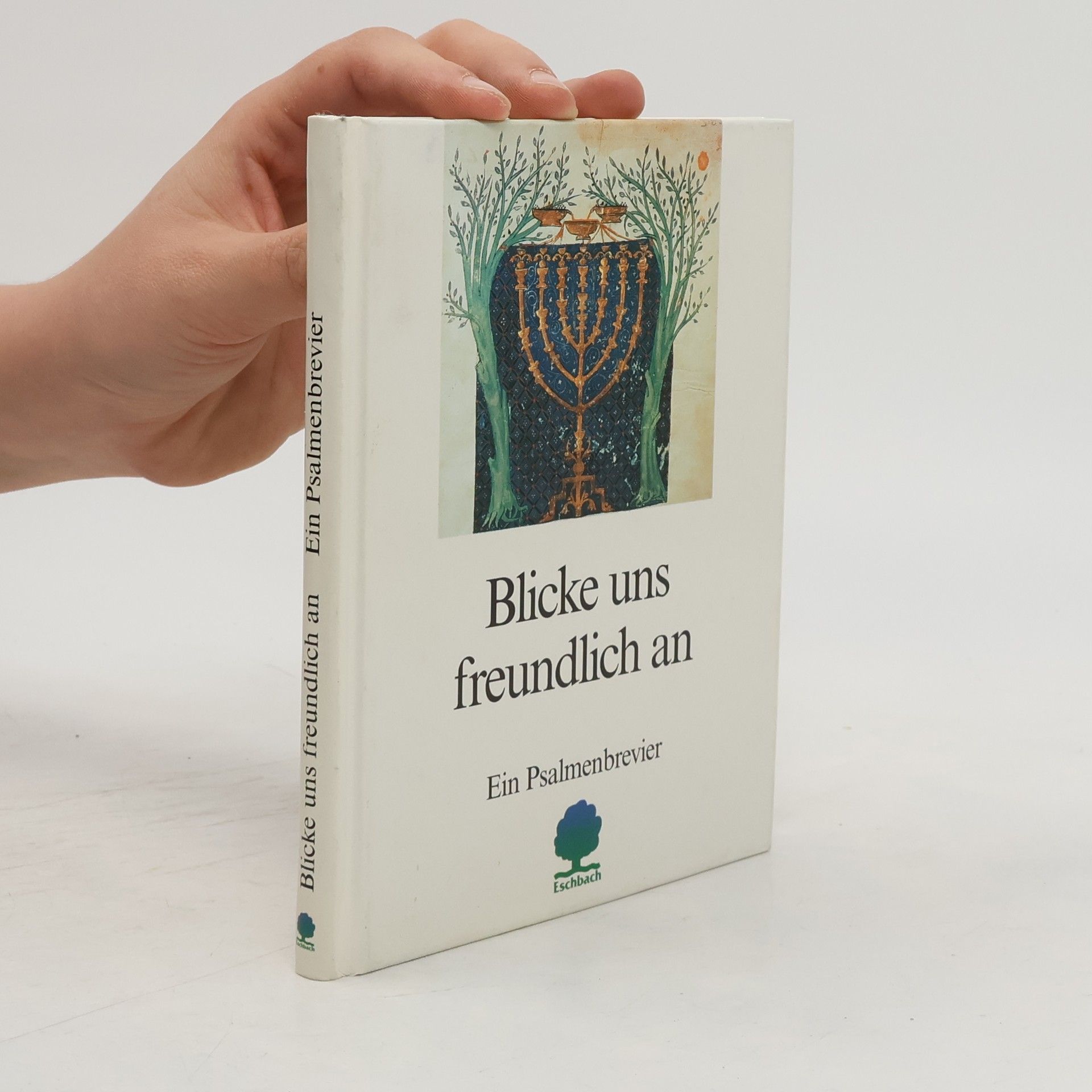 Blicke uns freundlich an