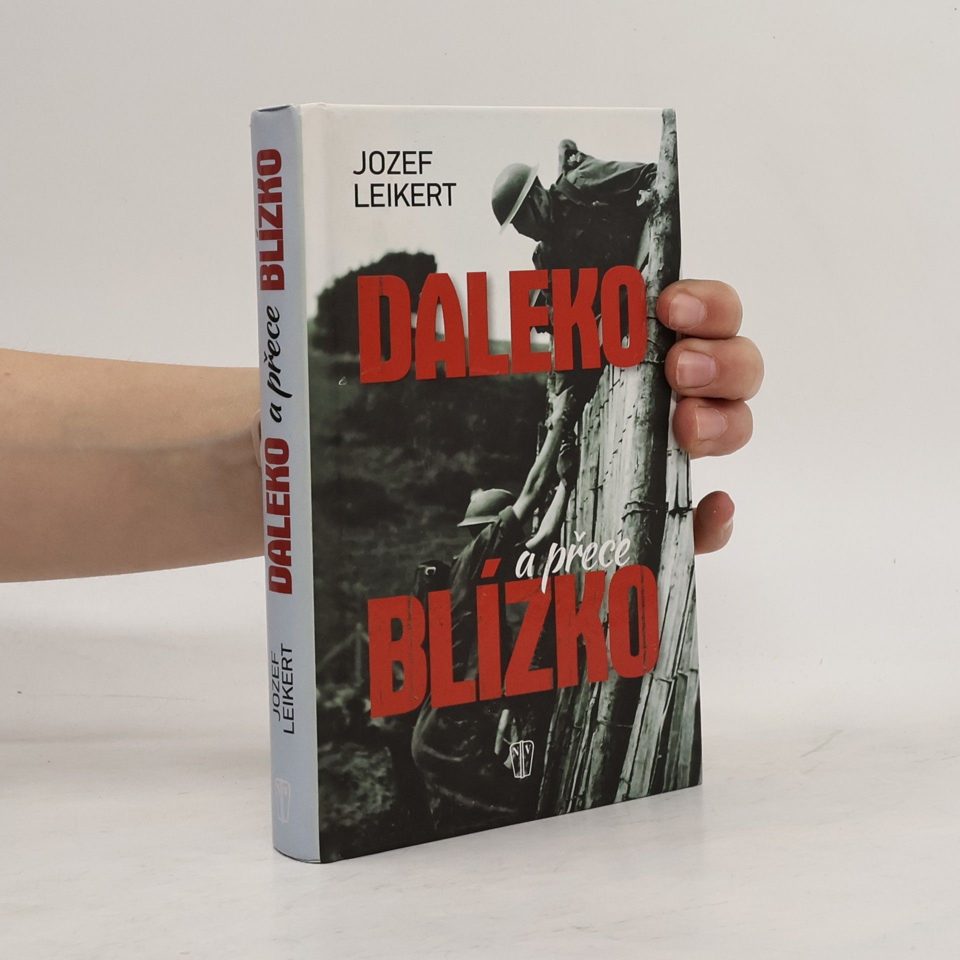 Miroslava Poláková Daleko a přece blízko : čeští a slovenští studenti po 17. listopadu 1939 v československé zahraniční armádě