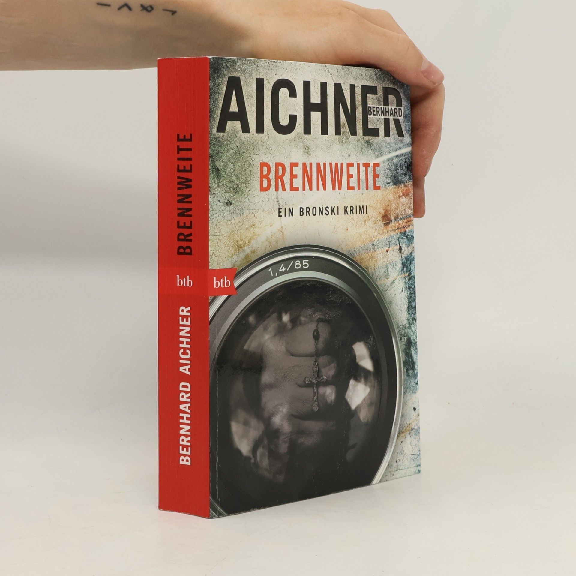 Bernhard Aichner Brennweite