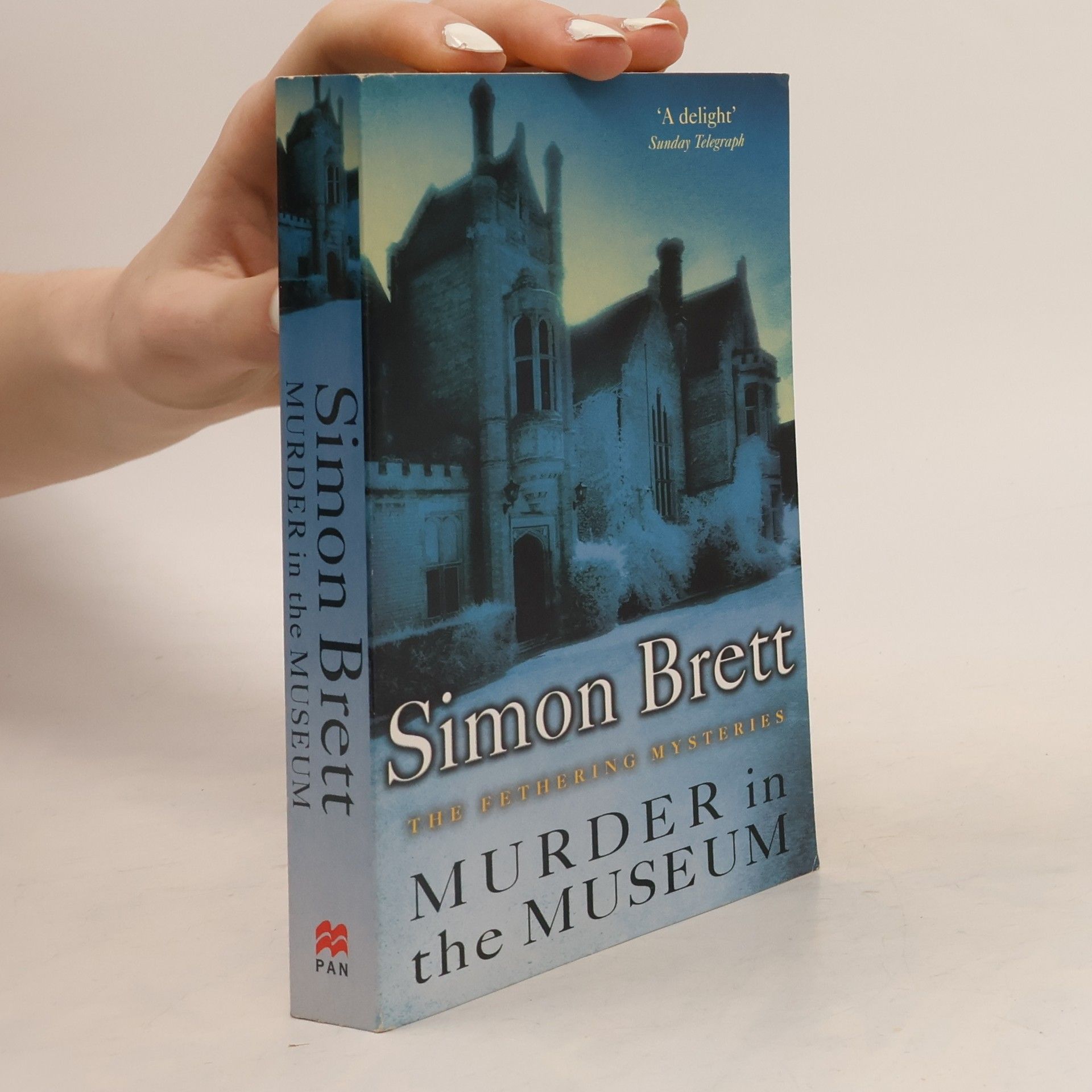 Simon Brett The Fethering Mysteries: Murder in the Museum