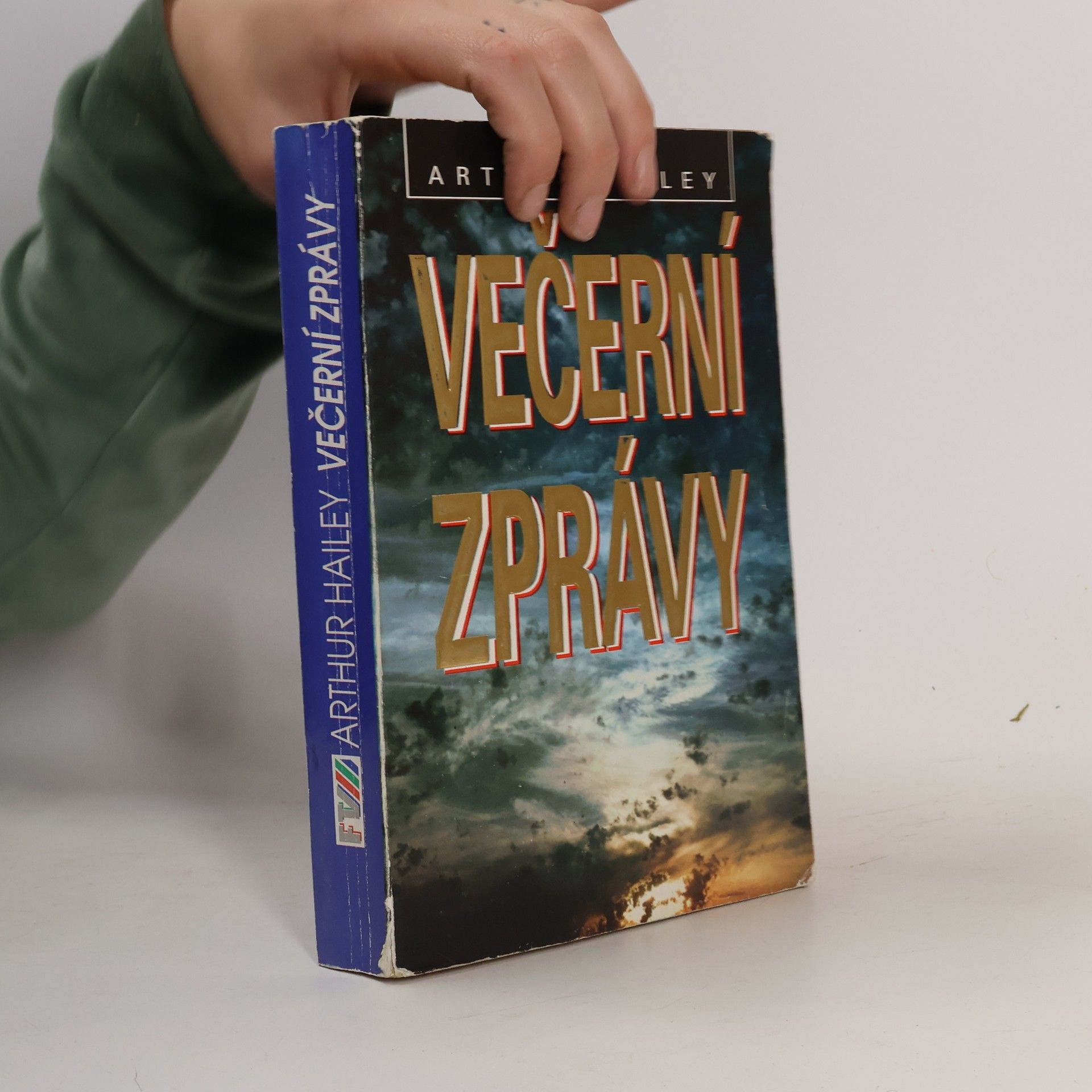 Arthur Hailey Večerní zprávy