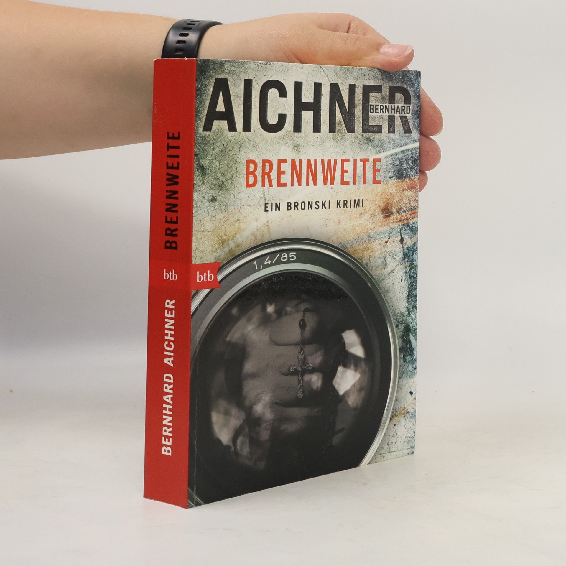 Bernhard Aichner Brennweite