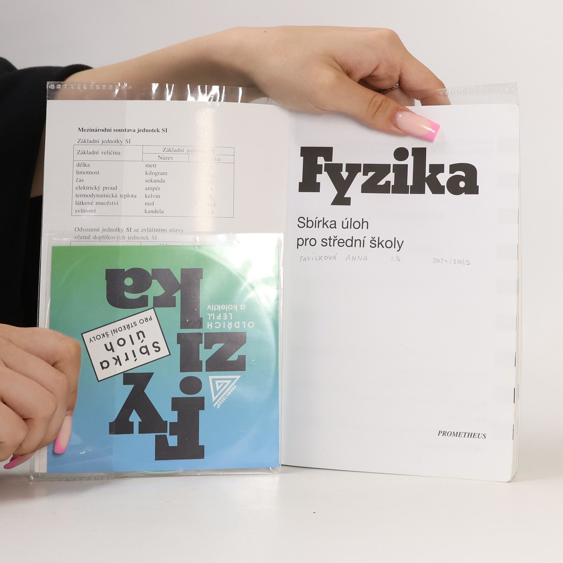 Miroslava Široká Fyzika. Sbírka úloh pro střední školy