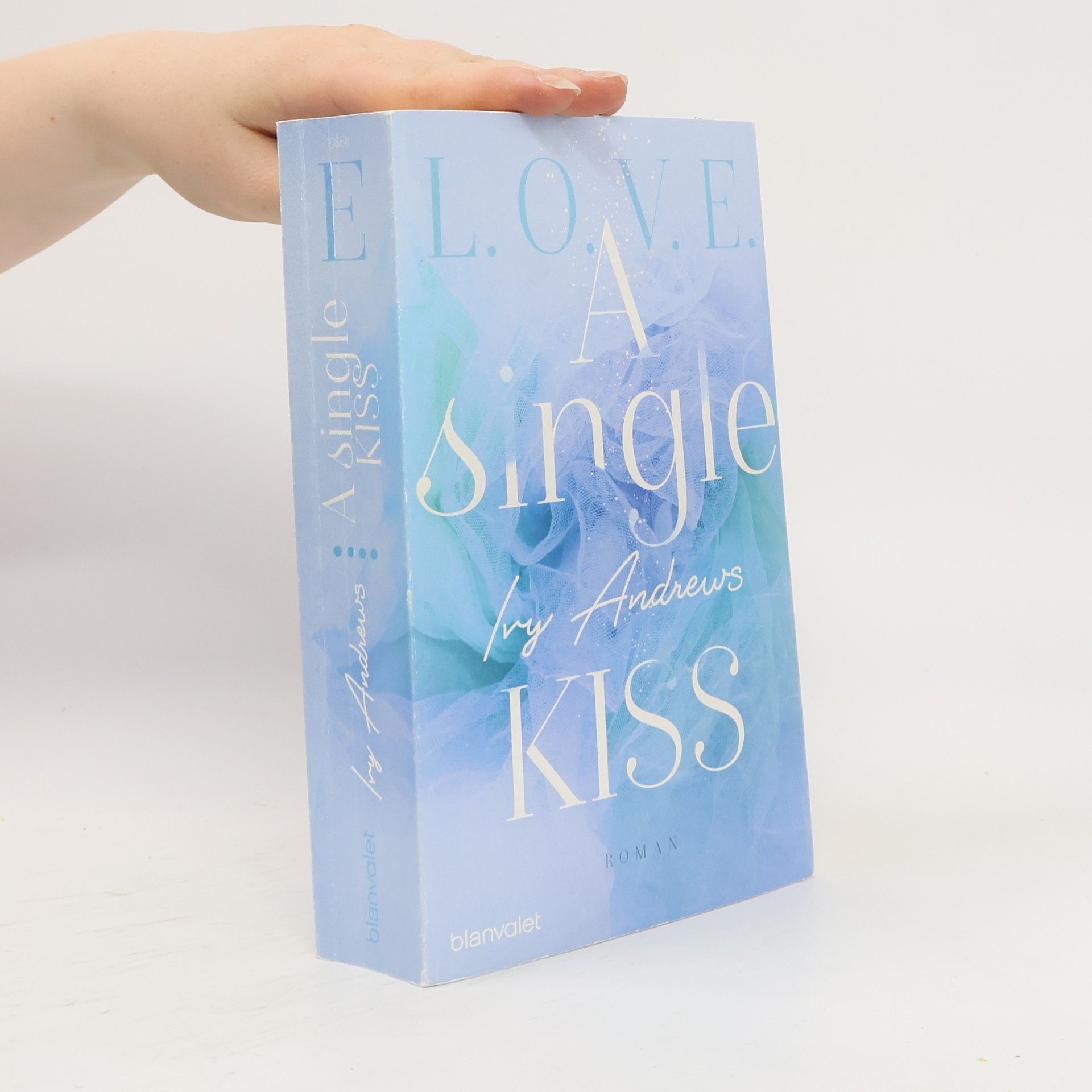Ivy Andrews L.O.V.E. 4: A single kiss