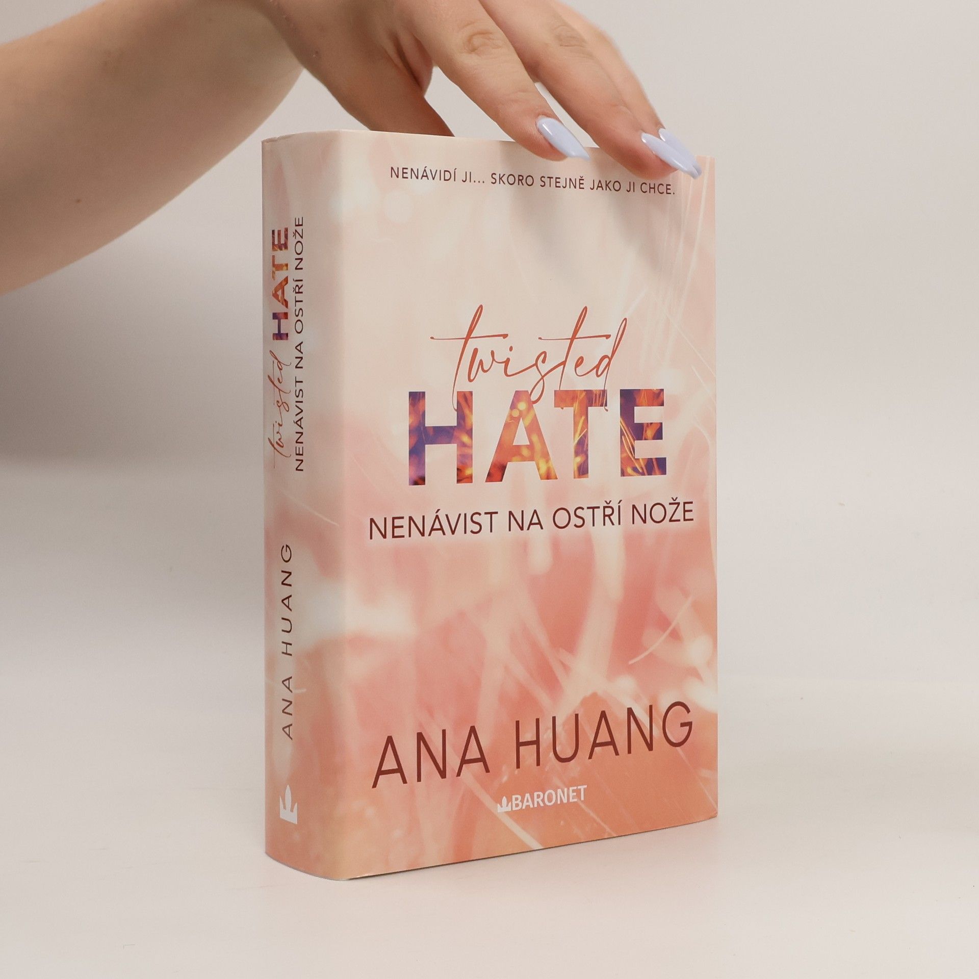 Ana Huang Twisted Hate: Nenávist na ostří nože