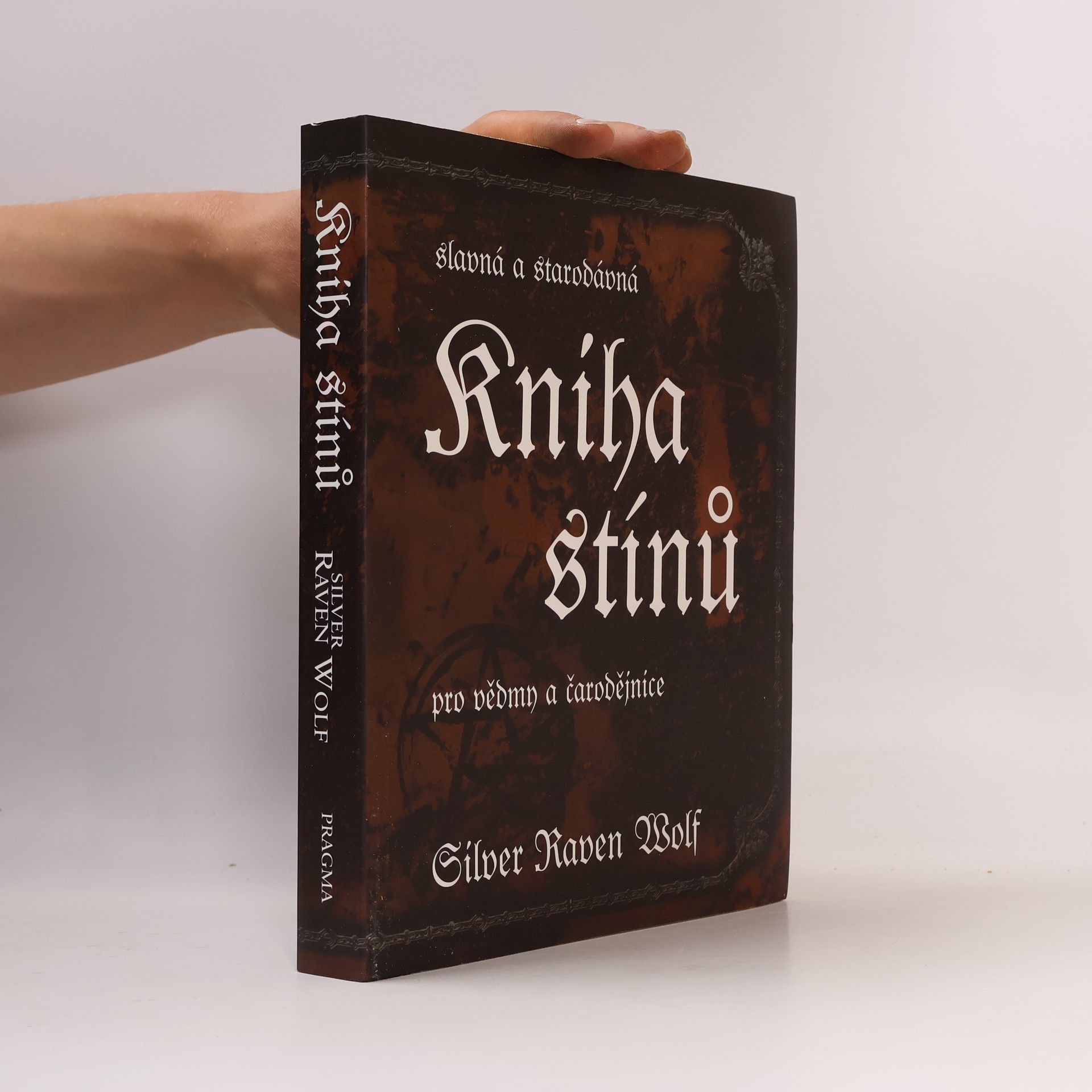 Silver Raven Wolf Slavná a starodávná kniha stínů pro vědmy a čarodějnice