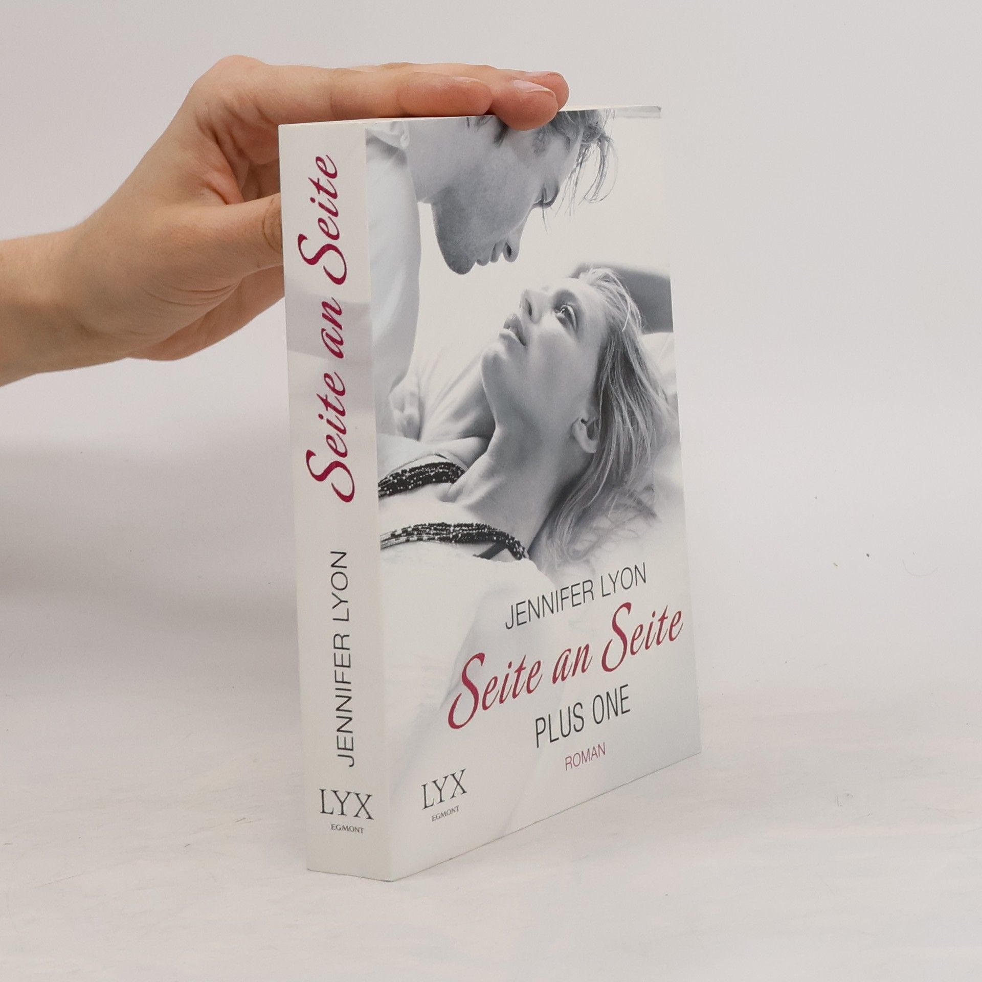 Jennifer Lyon Plus One - Seite an Seite