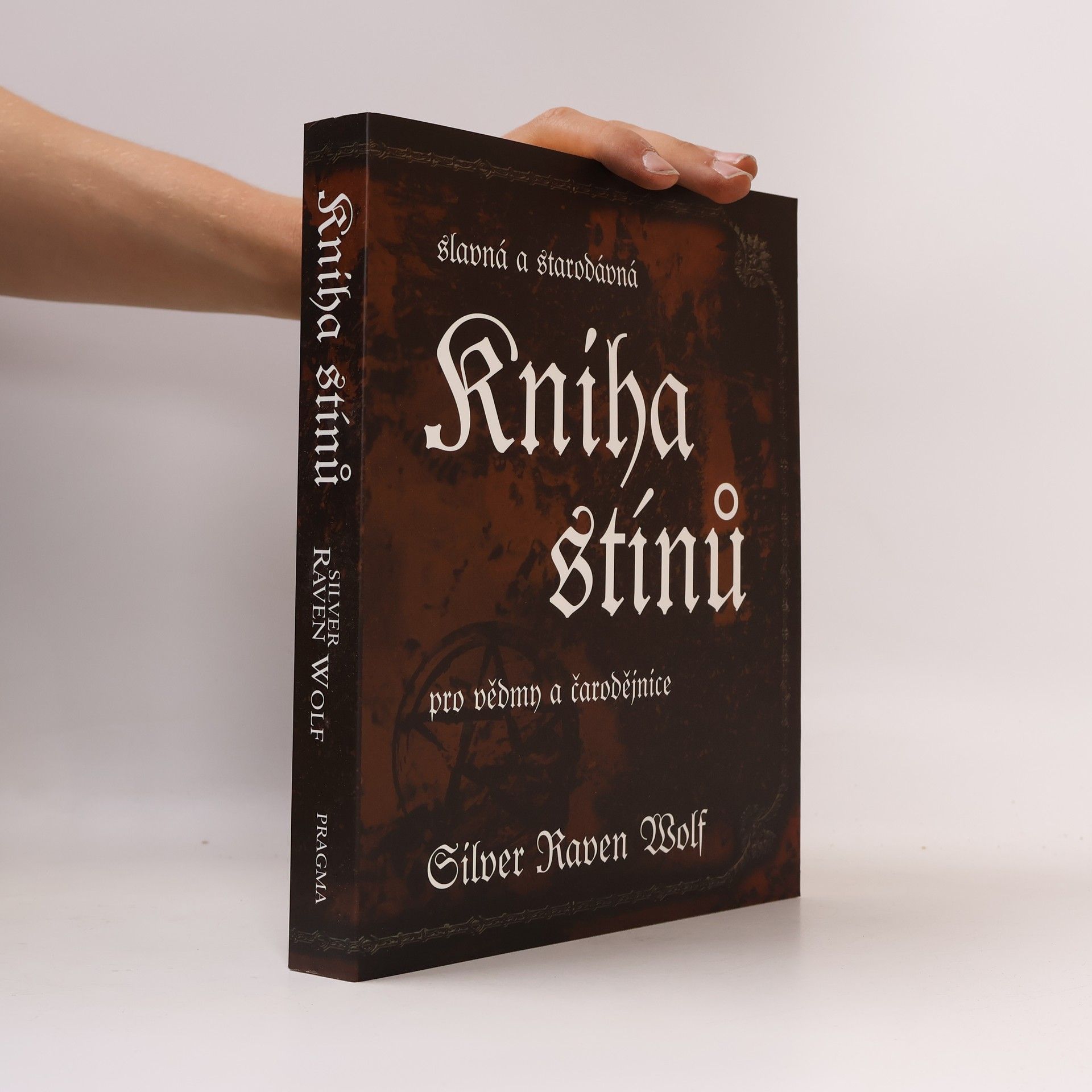 Silver Raven Wolf Slavná a starodávná kniha stínů pro vědmy a čarodějnice