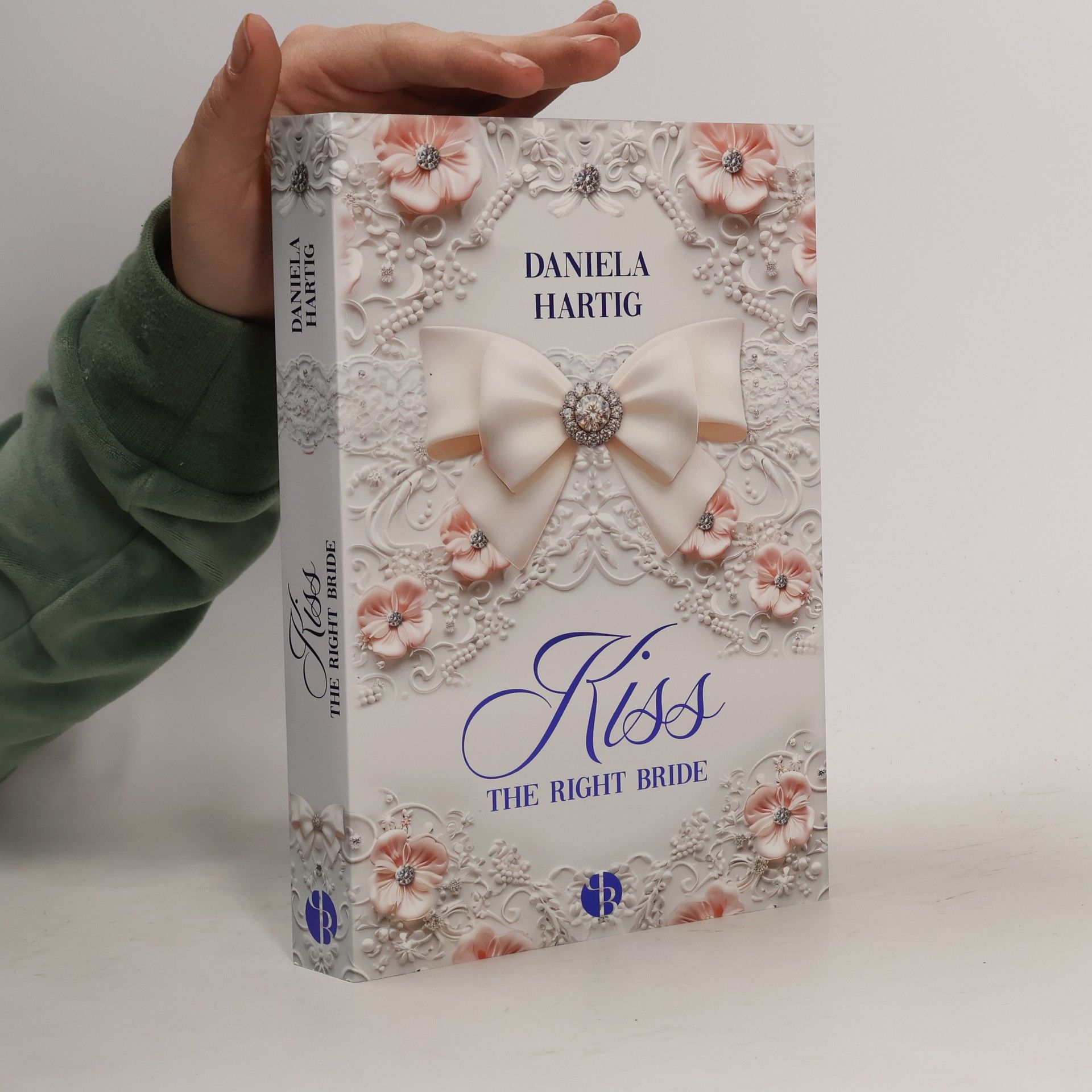 Daniela Hartig Kiss the Right Bride