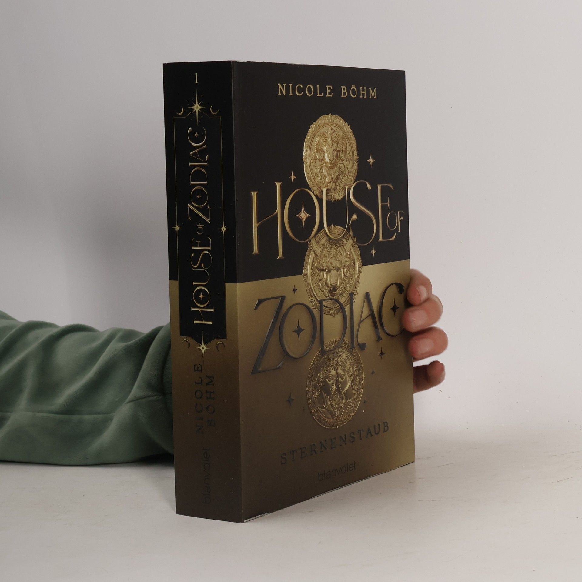 Nicole Böhm House of Zodiac