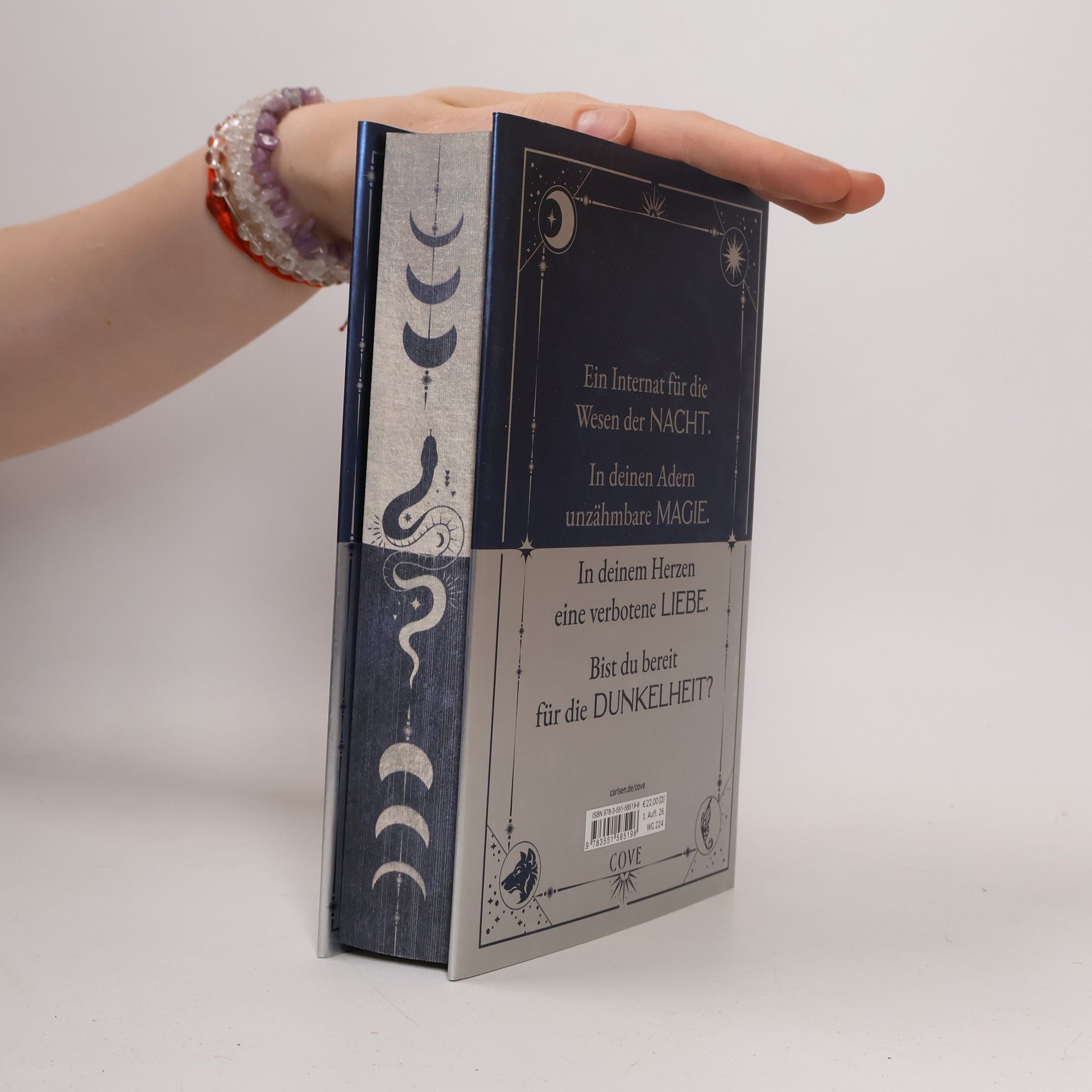 Beril Kehribar School of Darkness - 1: Where the Night Falls: Schmuckausgabe mit Lesebändchen und limitiertem Motiv-Farbschnitt