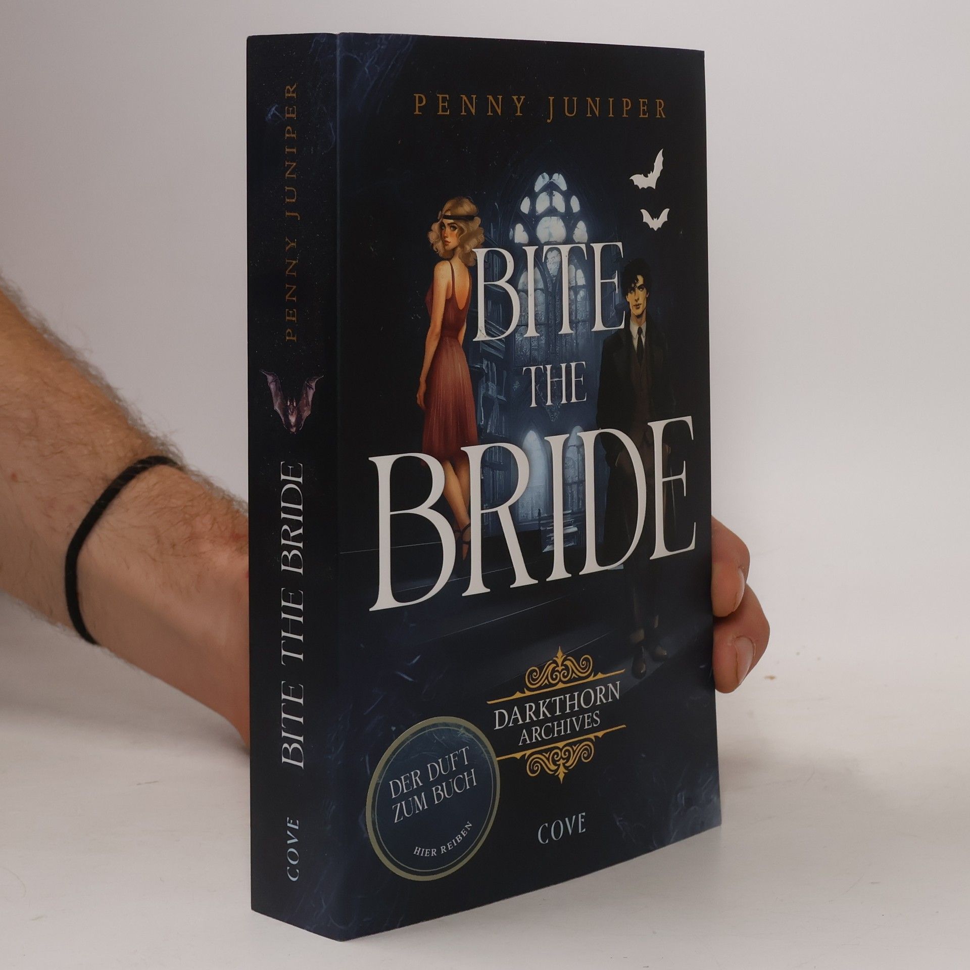 Penny Juniper Darkthorn Archives 1: Bite the Bride
