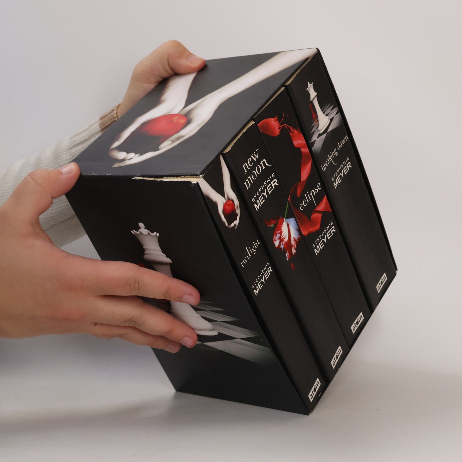 Stephenie Meyer Twilight Saga Box: Twilight. New Moon. Eclipse. Breaking Dawn.