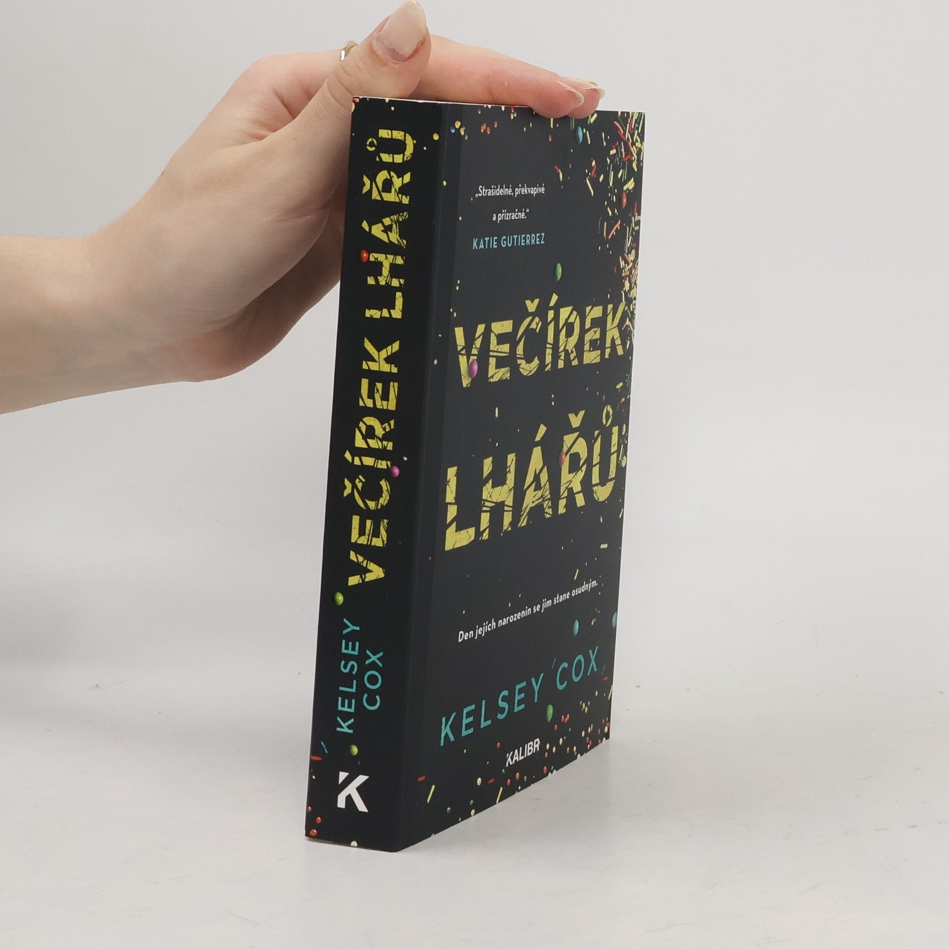 Kelsey Cox Večírek lhářů