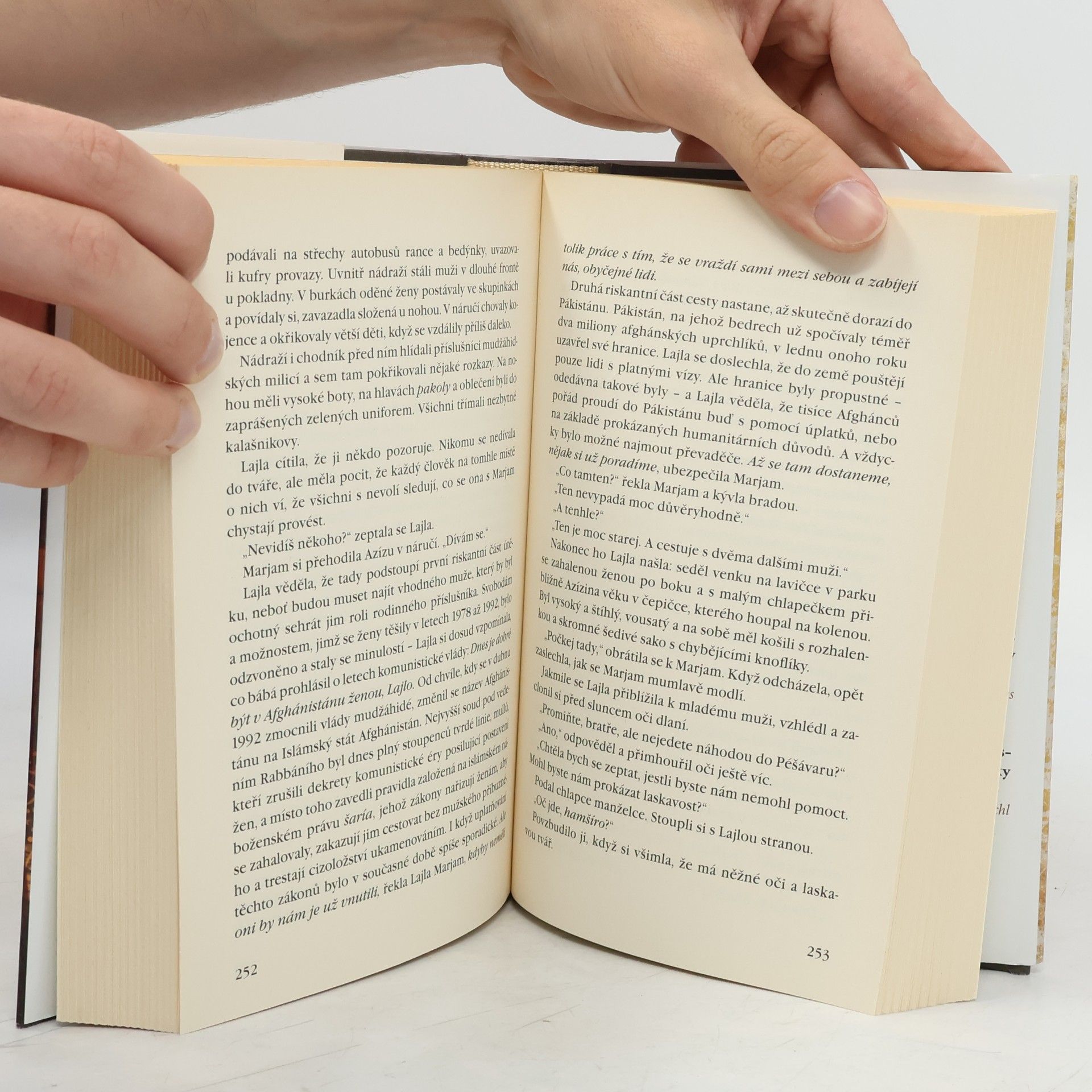 Khaled Hosseini Tisíce planoucích sluncí