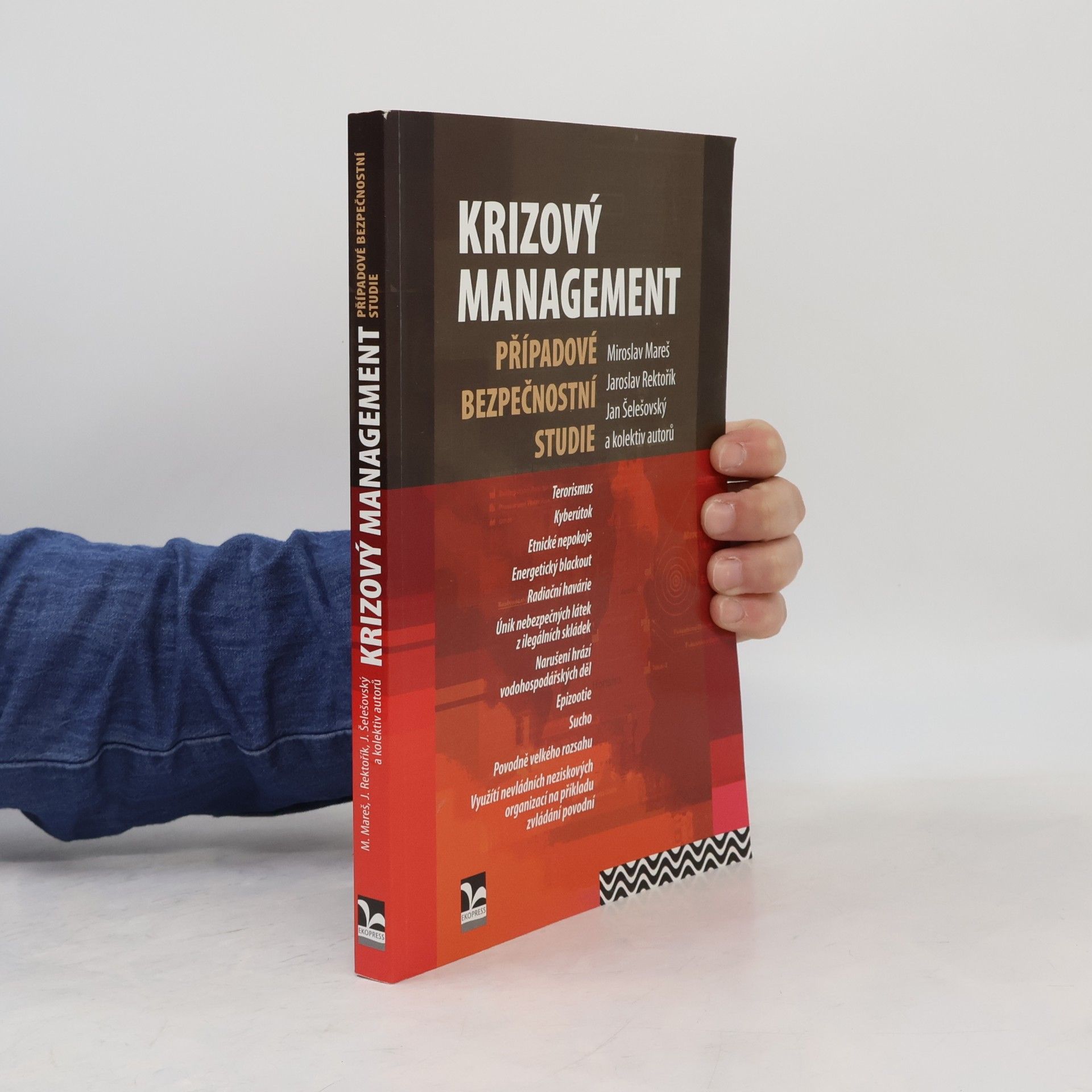 Jan Šelešovský Krizový management: případové bezpečnostní studie
